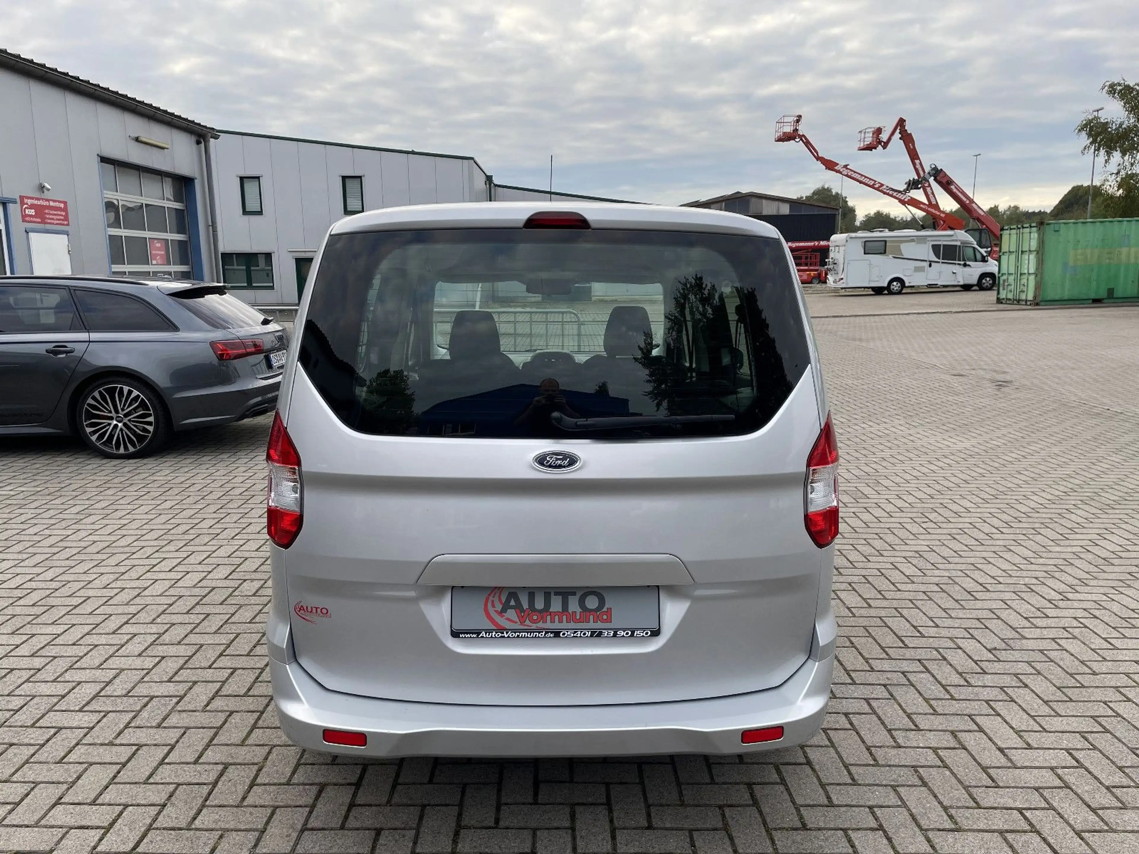 Ford Tourneo Courier Trend — photo 7