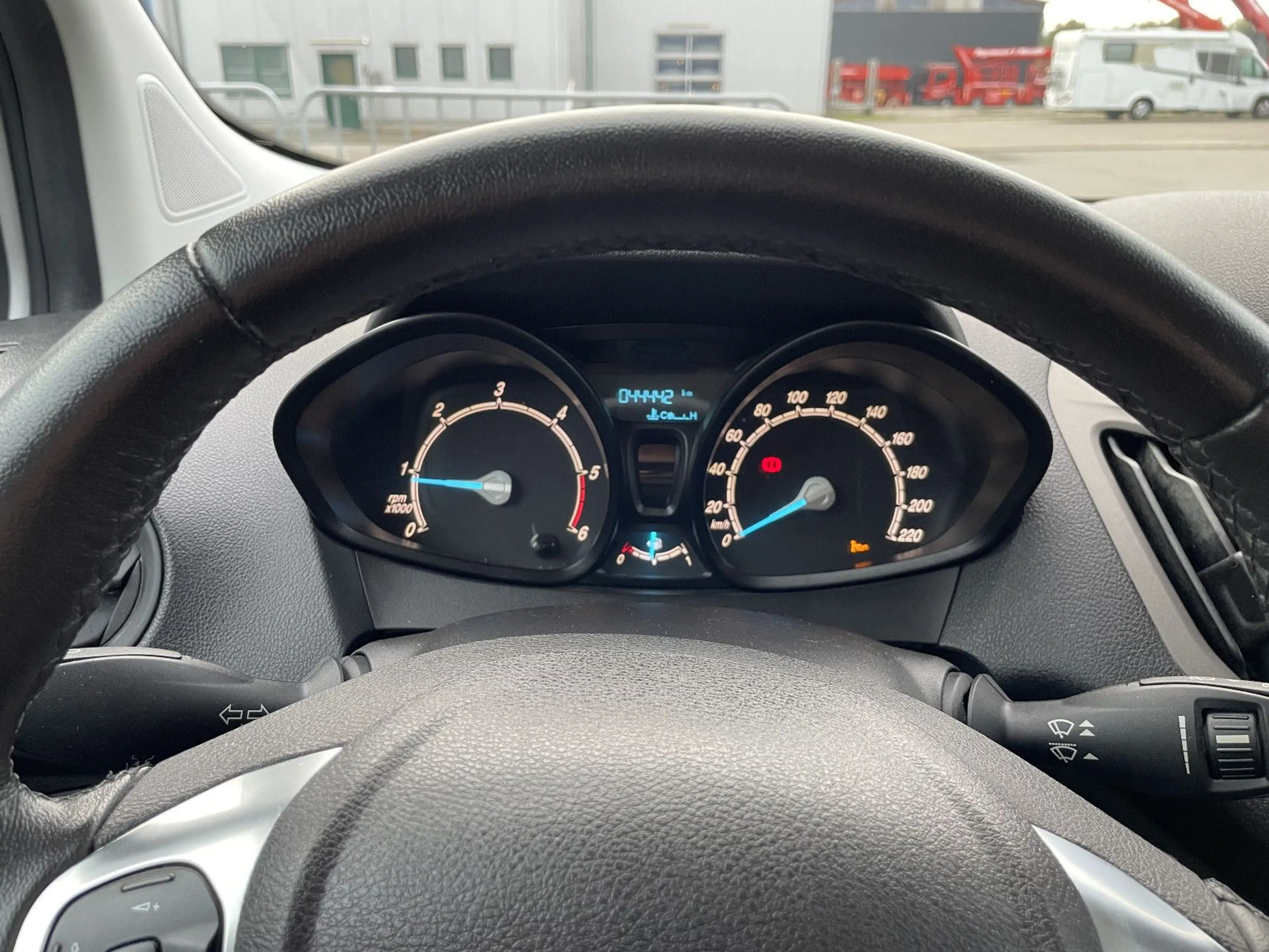 Ford Tourneo Courier Trend — photo 14