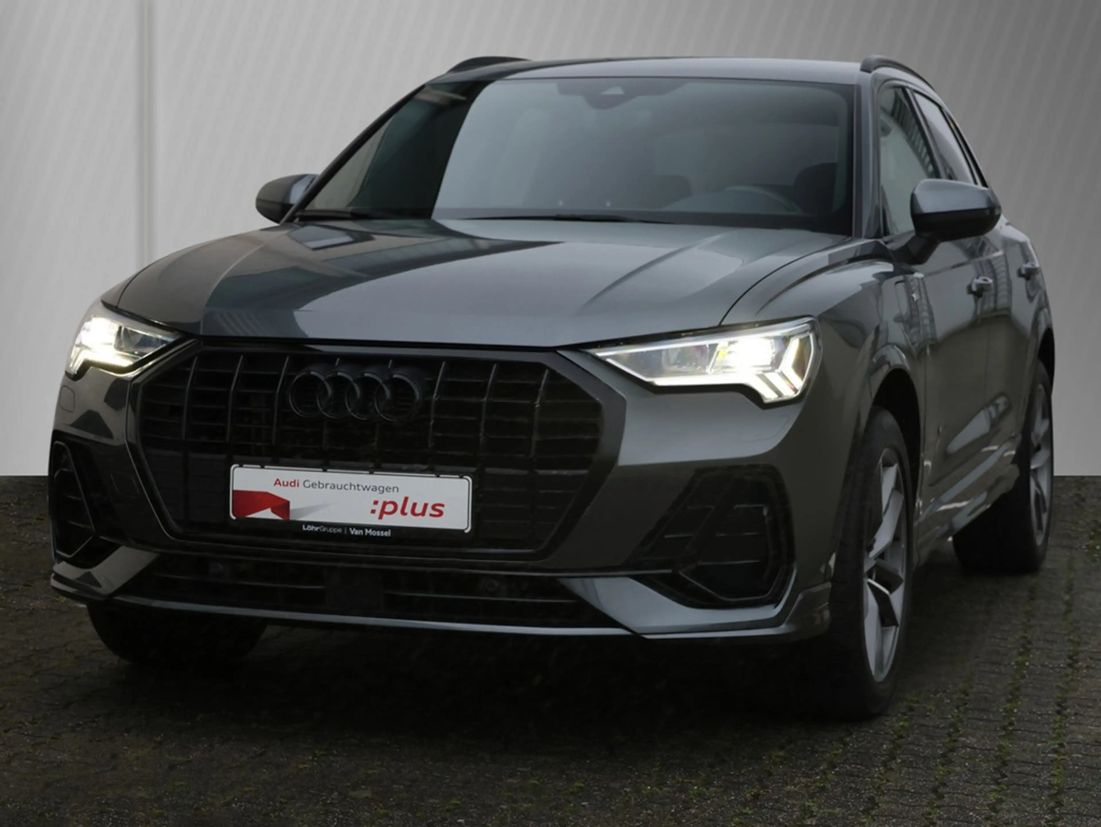 Audi Q3 45 TFSI e S line — photo 2