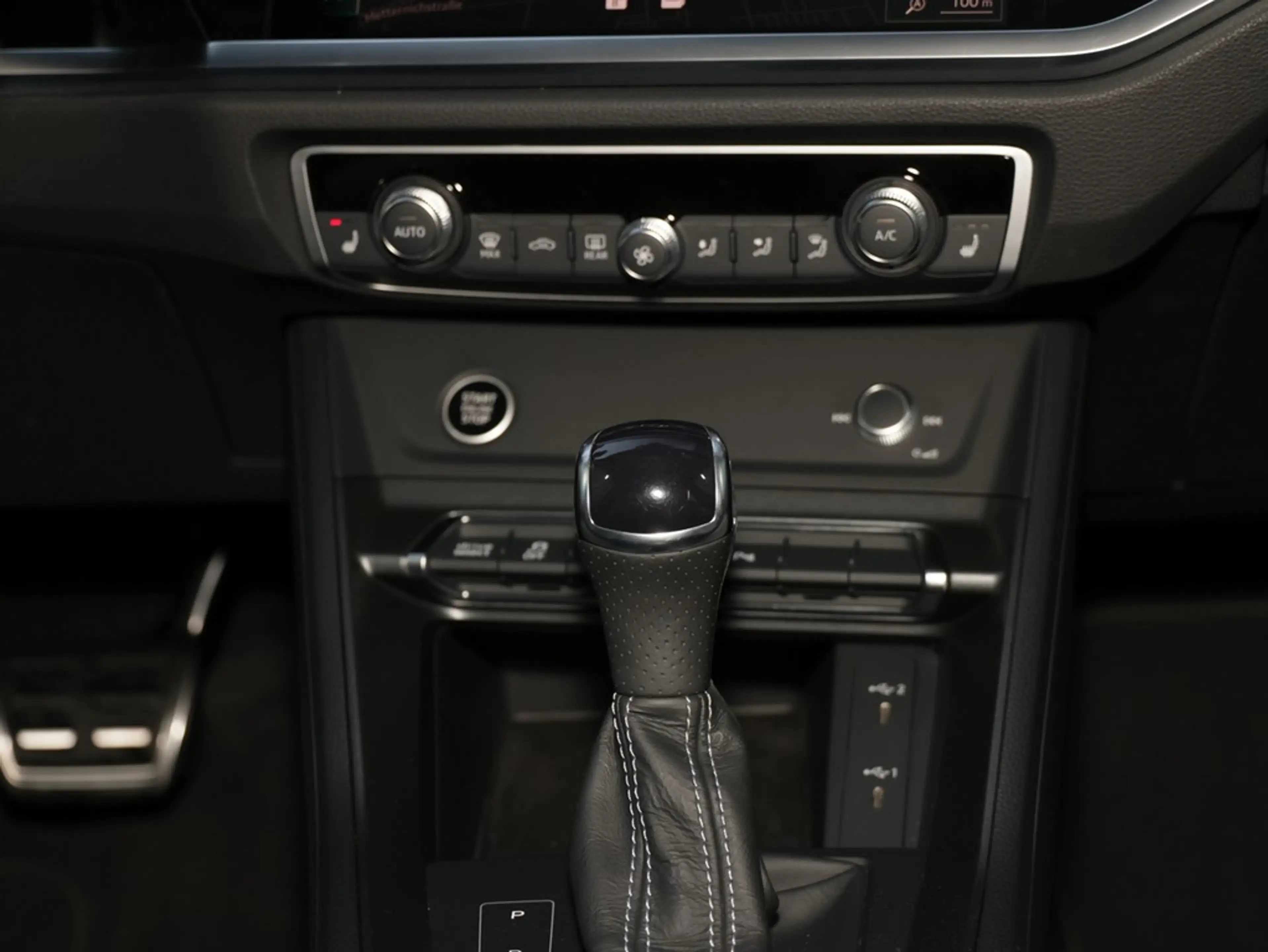 Audi Q3 45 TFSI e S line — photo 15