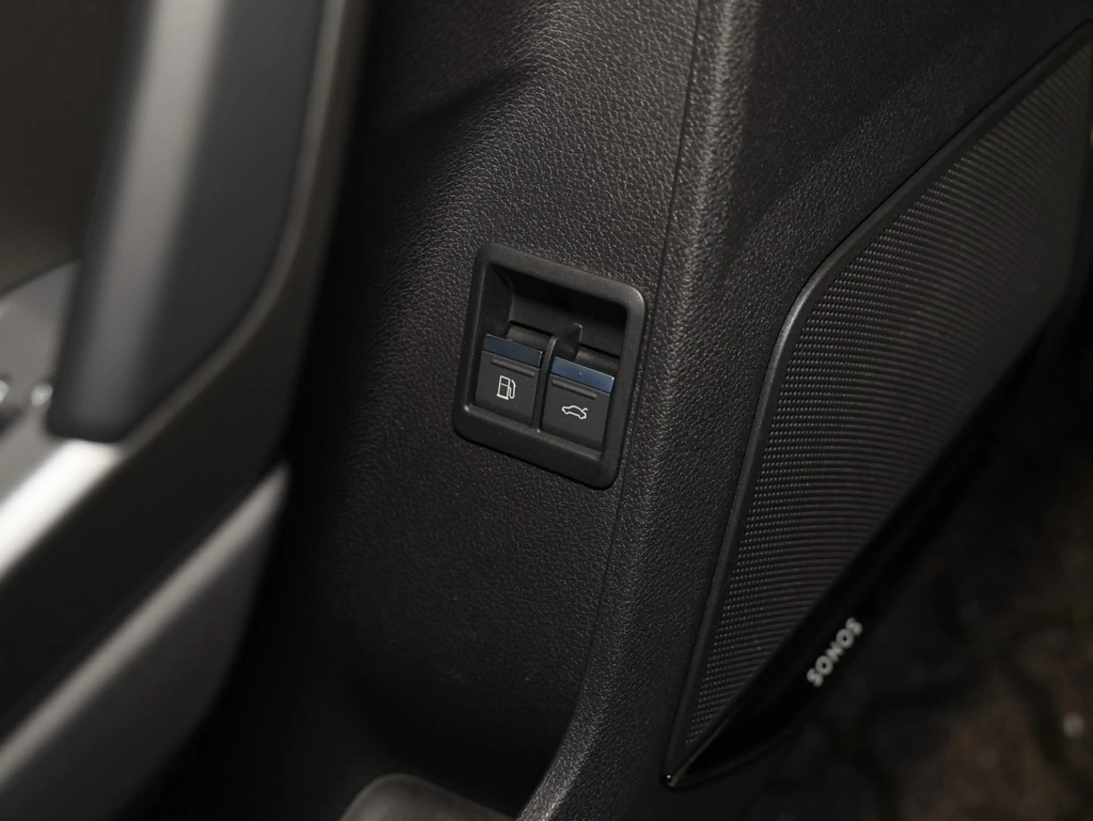 Audi Q3 45 TFSI e S line — photo 9