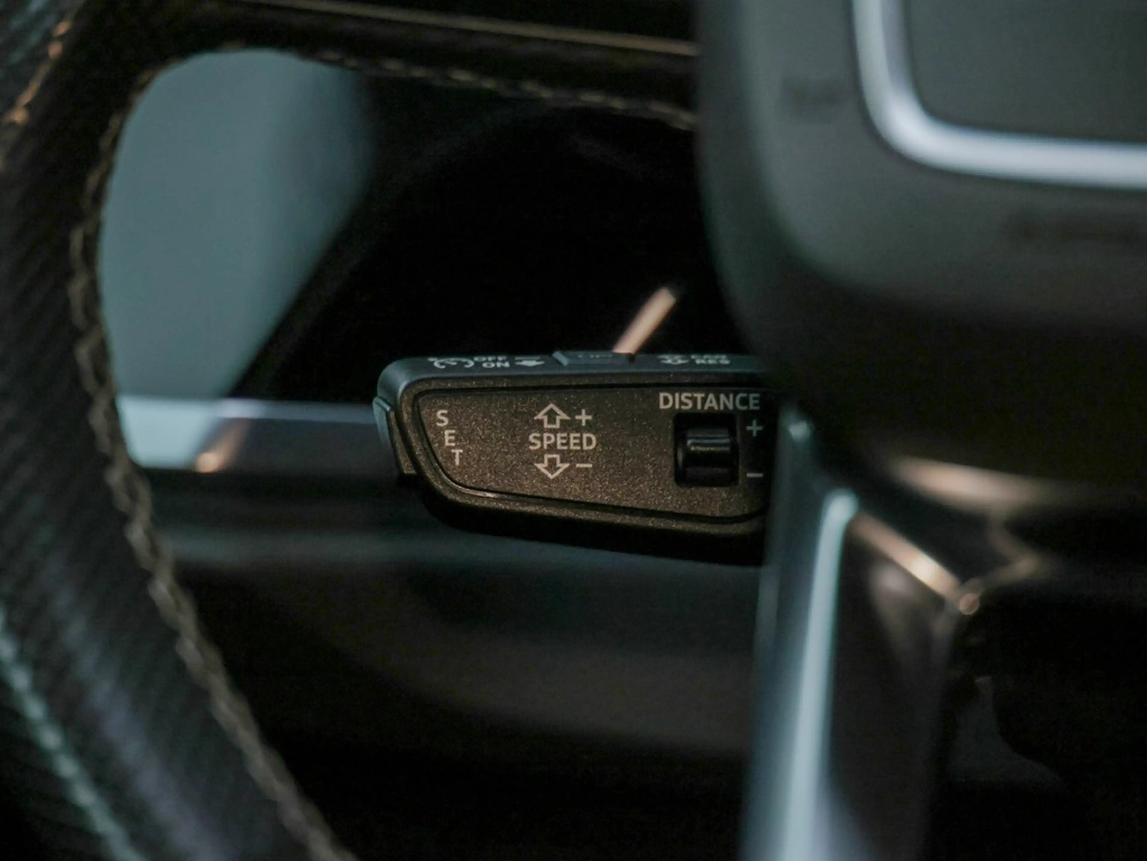 Audi Q3 45 TFSI e S line — photo 14