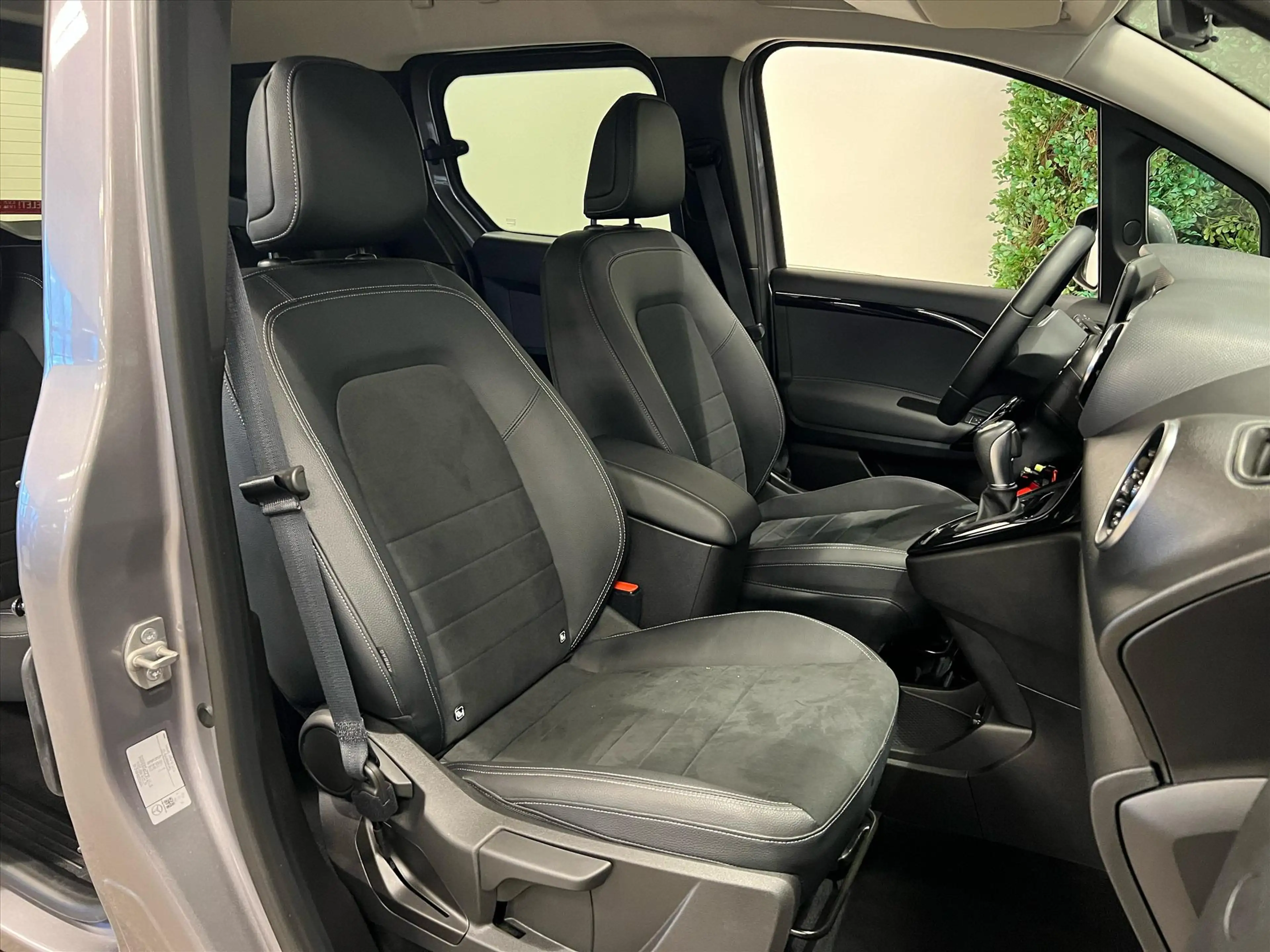 Mercedes-Benz T-Class L1 Rolstoelauto Automaat 3+1 — photo 5