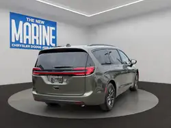 Chrysler Pacifica 2027