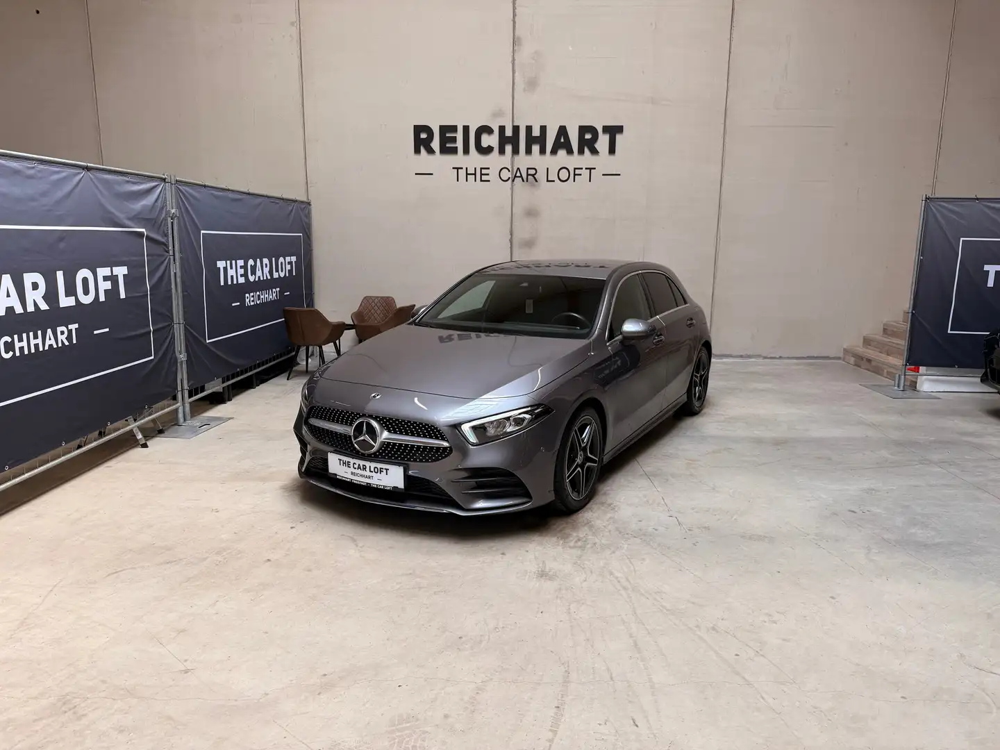 Mercedes-Benz A 180 AMG Line MBUX Grau - 1