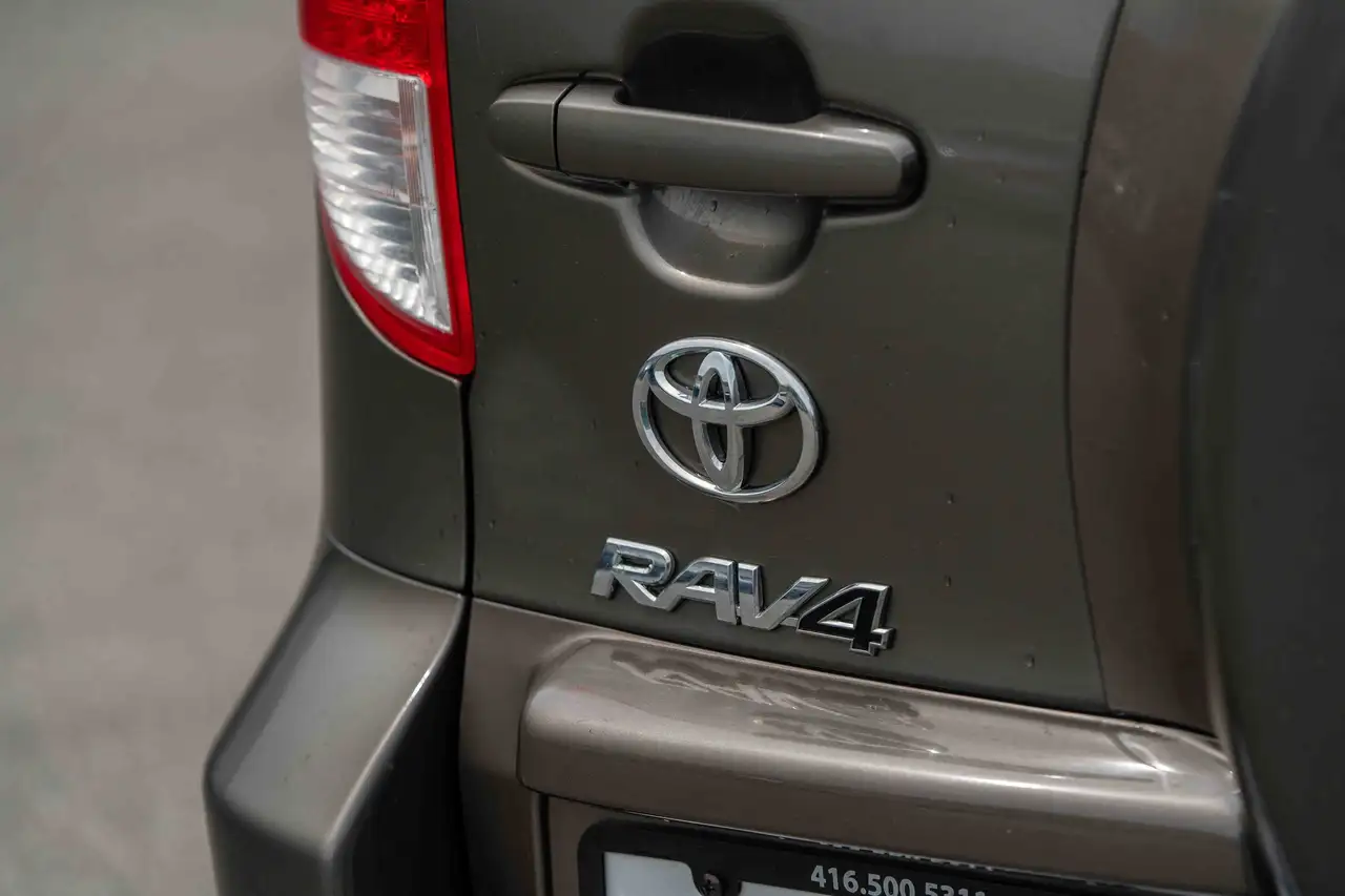 Toyota RAV 4 снимка Toyota RAV 4