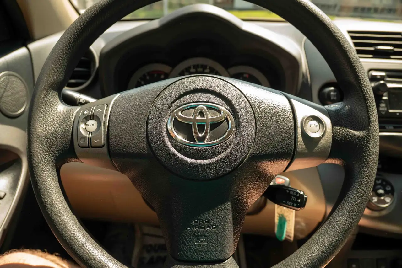 Toyota RAV 4 снимка Toyota RAV 4