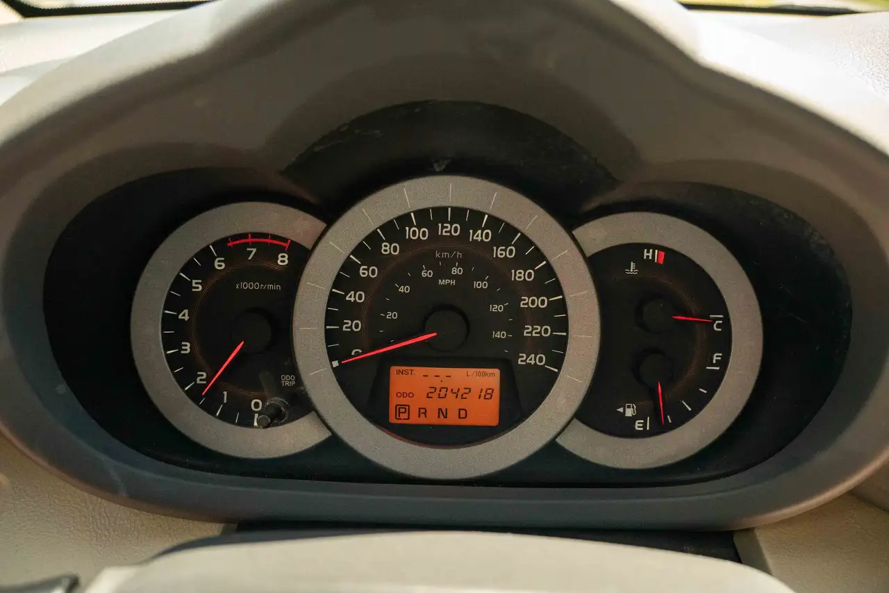 Toyota RAV 4 снимка Toyota RAV 4