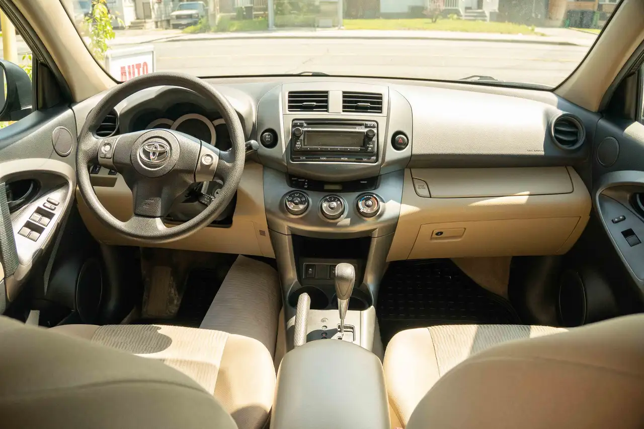 Toyota RAV 4 снимка Toyota RAV 4