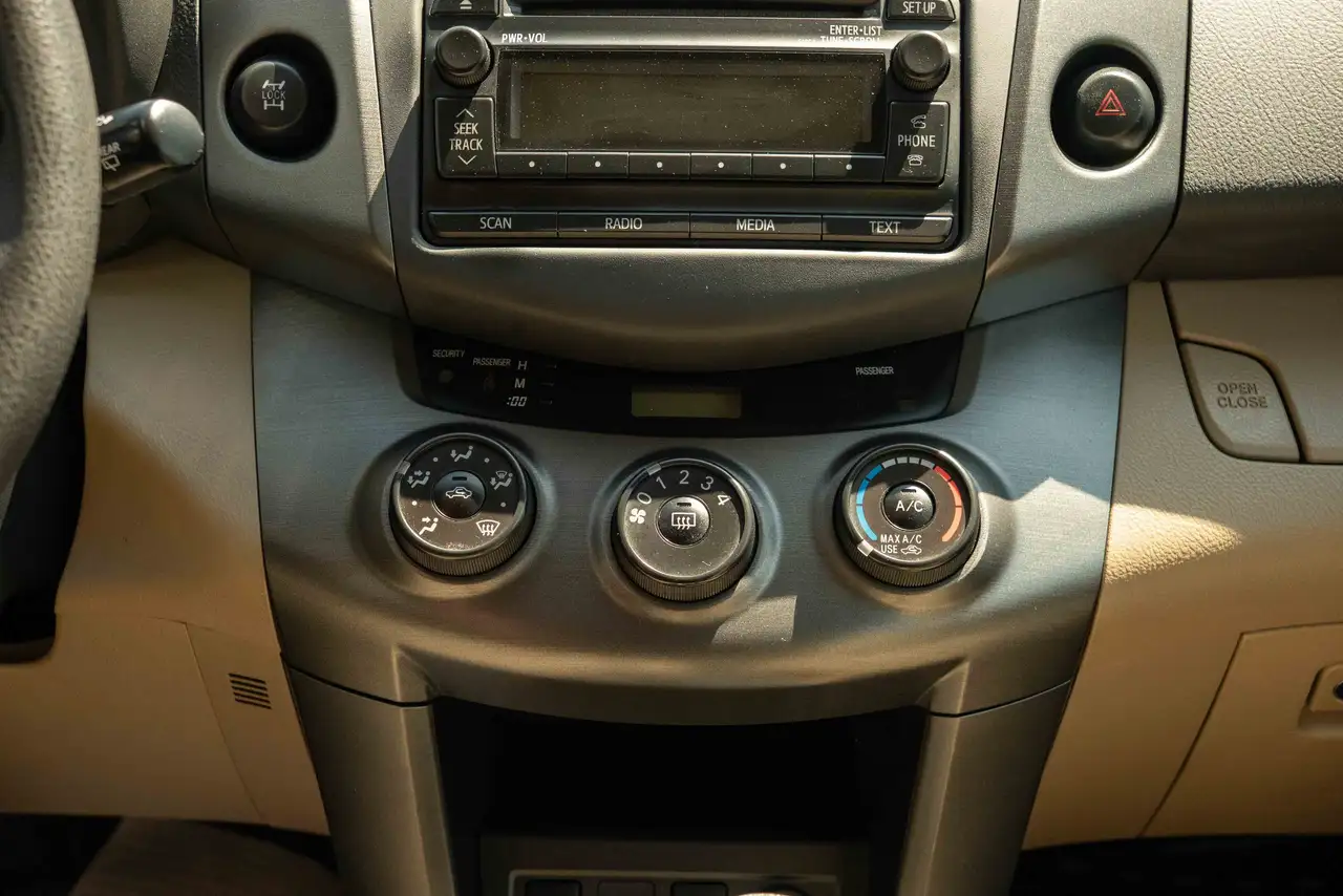 Toyota RAV 4 снимка Toyota RAV 4
