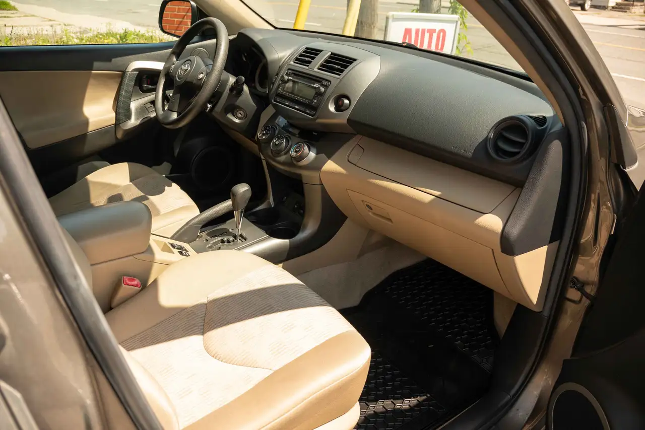 Toyota RAV 4 снимка Toyota RAV 4