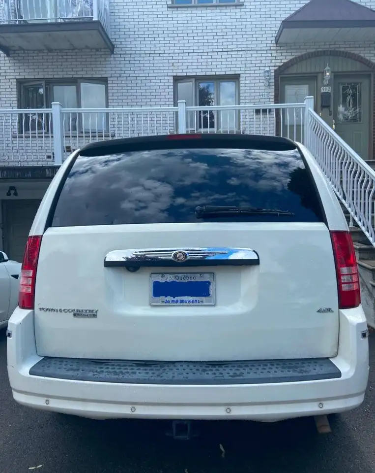 Chrysler Town & Country снимка Chrysler Town & Country