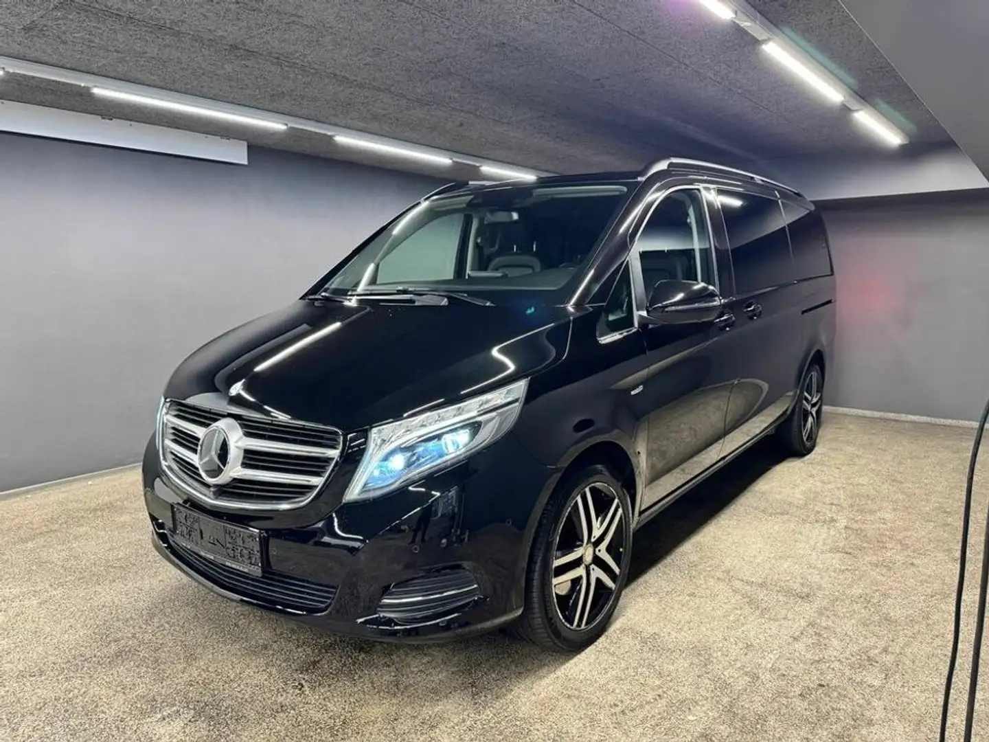 Mercedes-Benz V 250 CDI AMG AVANTGARDE 4MATIC 8 SITZE EL. SCHIEB Schwarz - 1