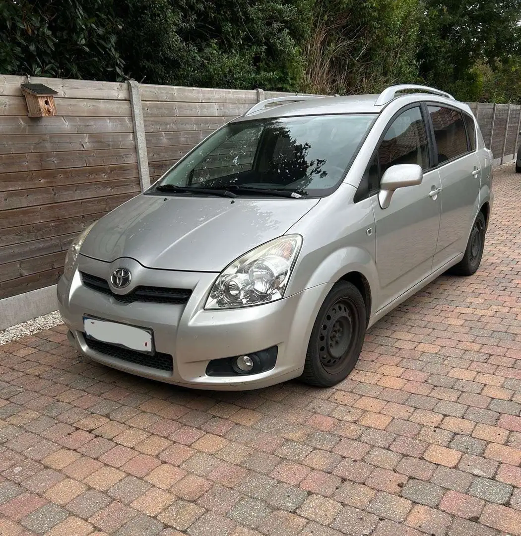 Toyota Verso Toyota Corolla Verso 2.2 D-4D Zilver - 1