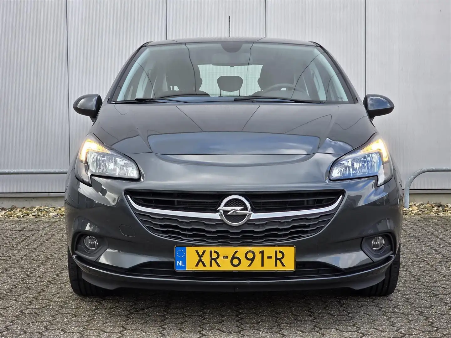 Opel Corsa 1.4 90pk 5drs Favourite | Navigatie | Airco | Crui Grijs - 2