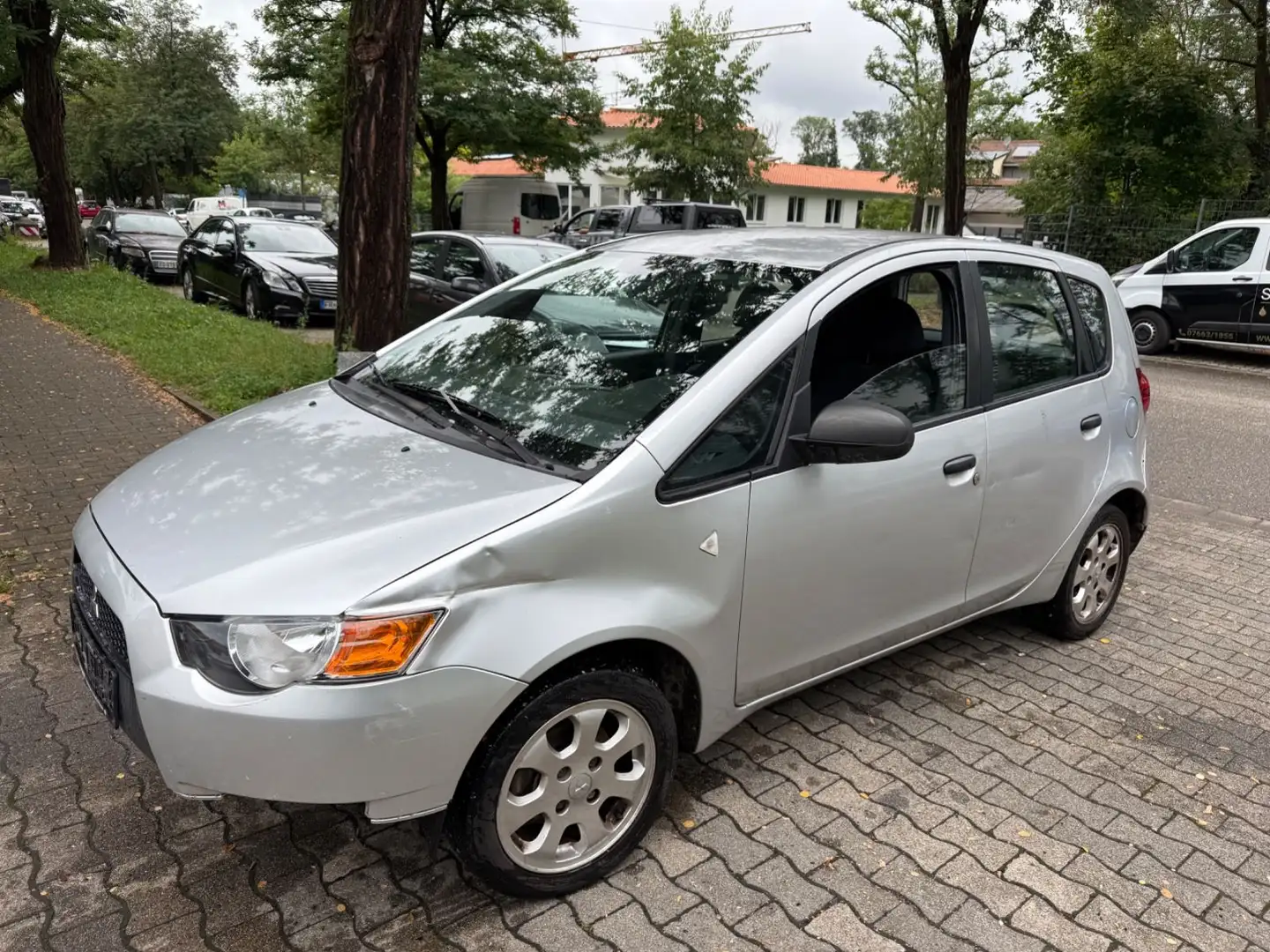 Mitsubishi Colt Lim.+ Klima . ,KM ; 115000 . Silber - 2