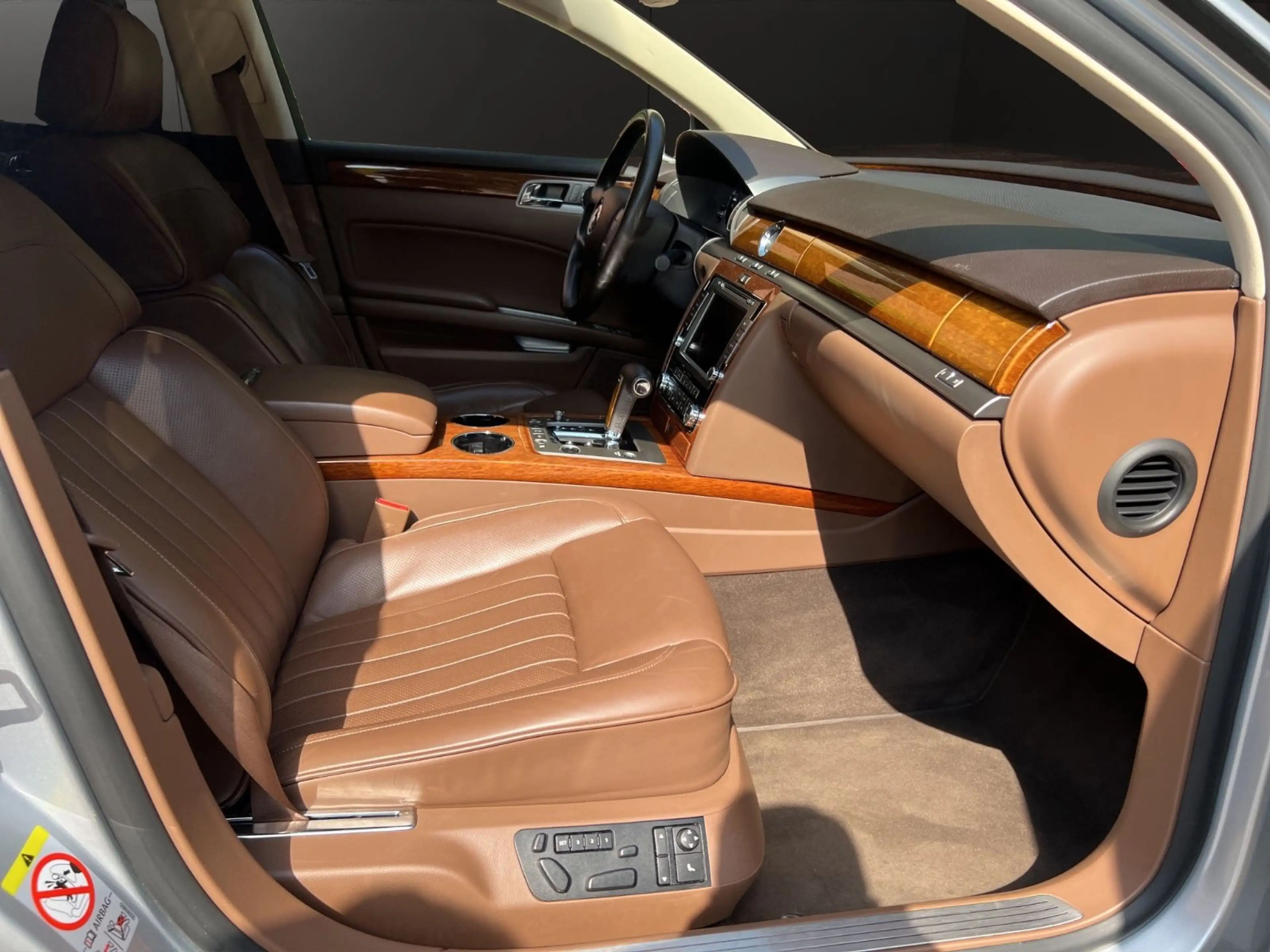 Volkswagen Phaeton V6 TDI 4Motion*M-SITZ*NAVI*AHK*PDC*S-DACH — photo 9