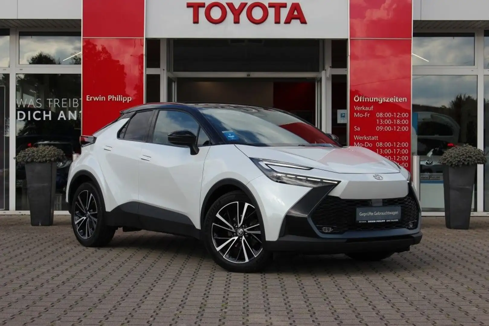 Toyota C-HR 2.0 Hybrid Lounge *Pano*HuD*360°Kamera* Bílá - 2