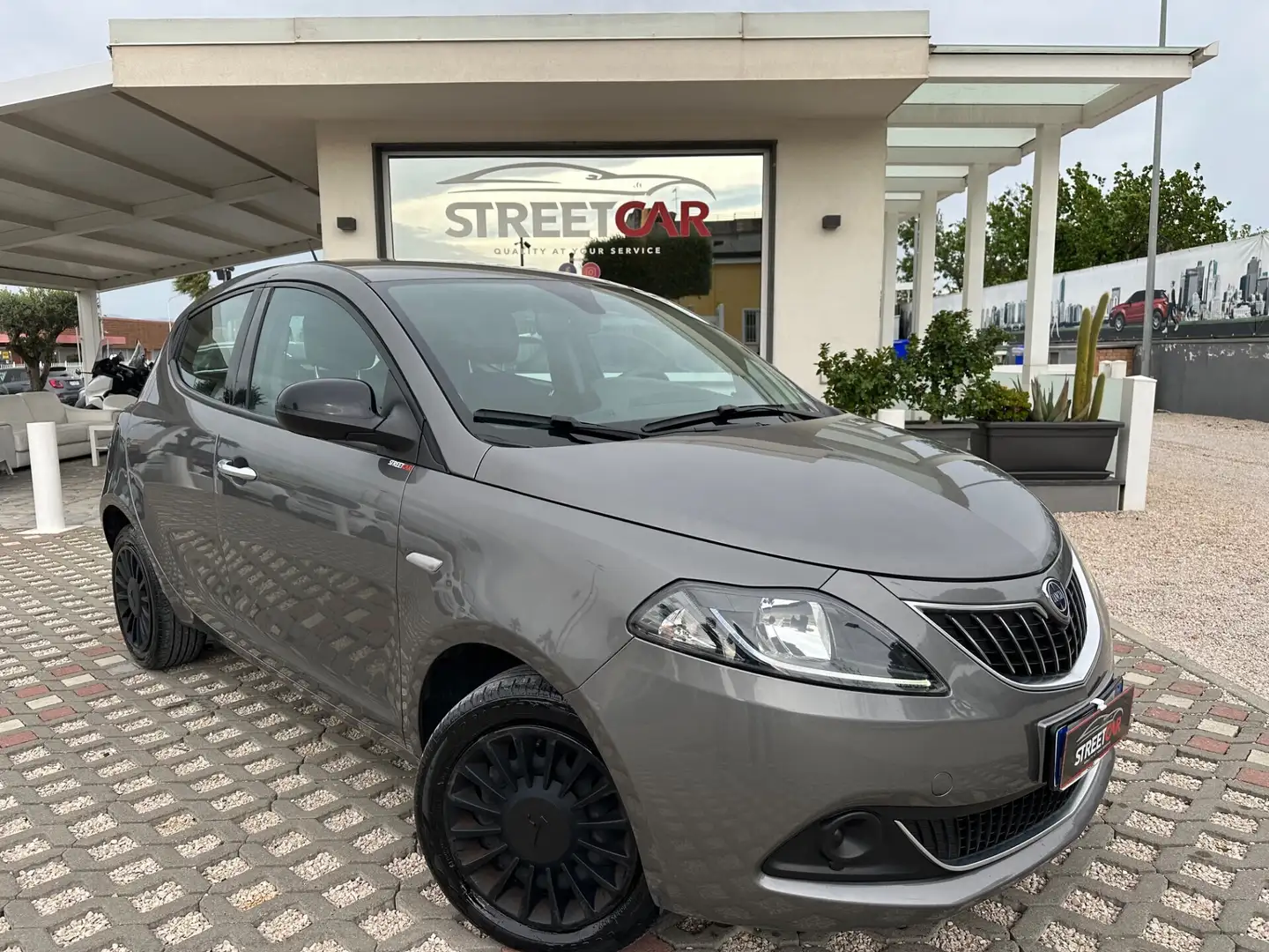 Lancia Ypsilon 1.0 FireFly 5 porte S&S Hybrid Ecochic Silver Gris - 1