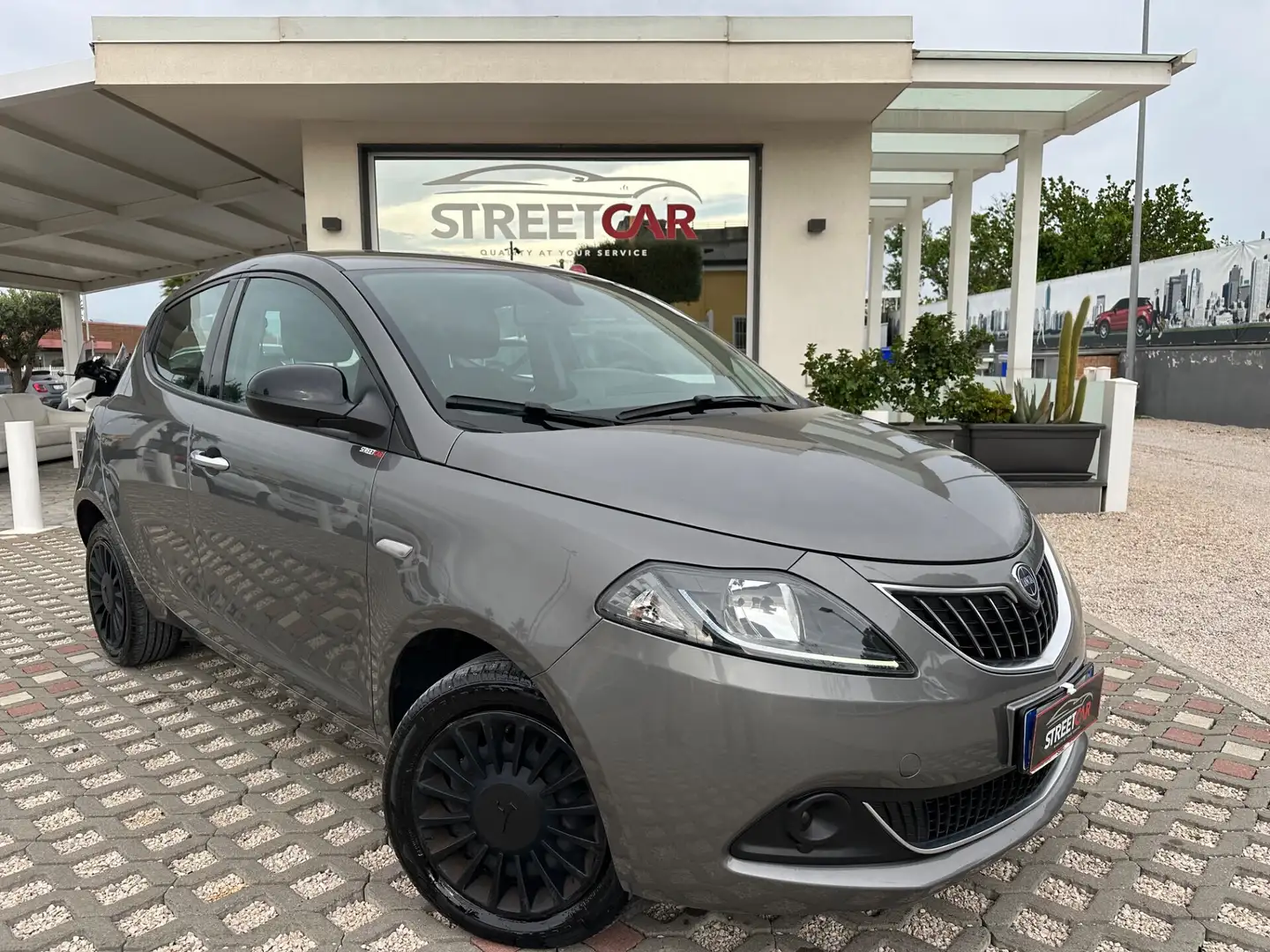 Lancia Ypsilon 1.0 FireFly 5 porte S&S Hybrid Ecochic Silver Gris - 2
