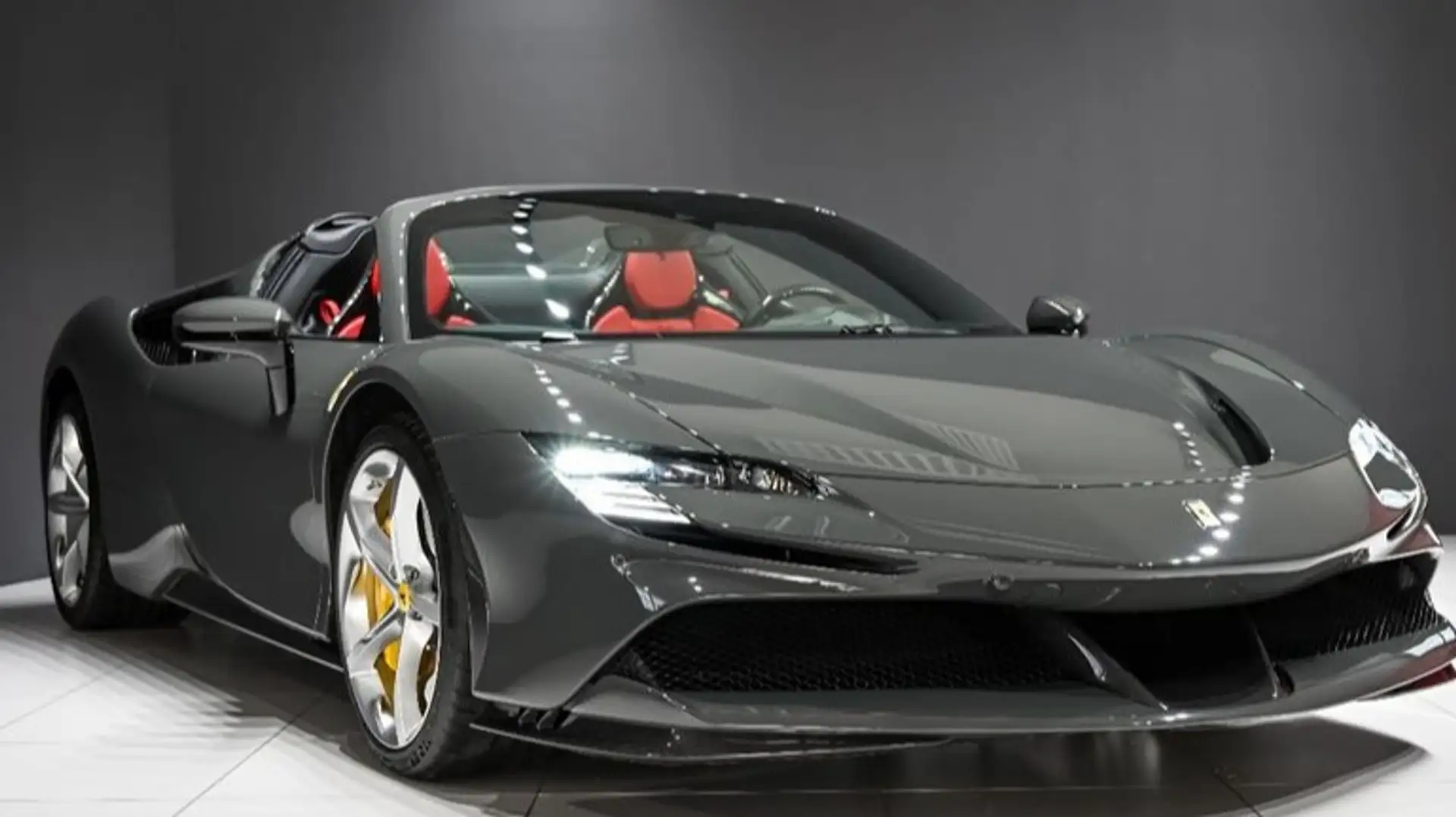 Ferrari SF90 Spider Gri - 2