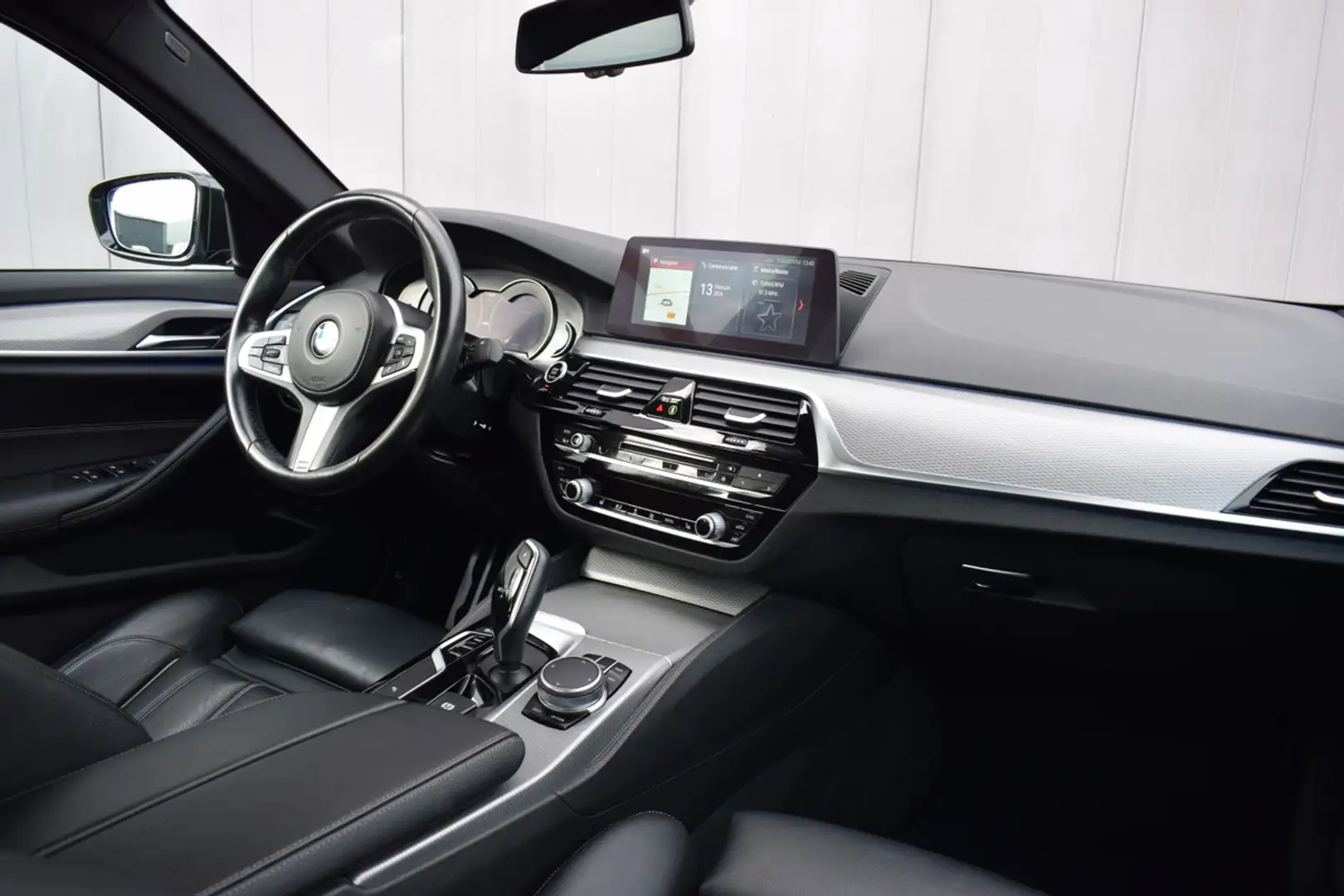 BMW 520 5-serie 520i Automaat High Executive M-Sport LED | Zwart - 2