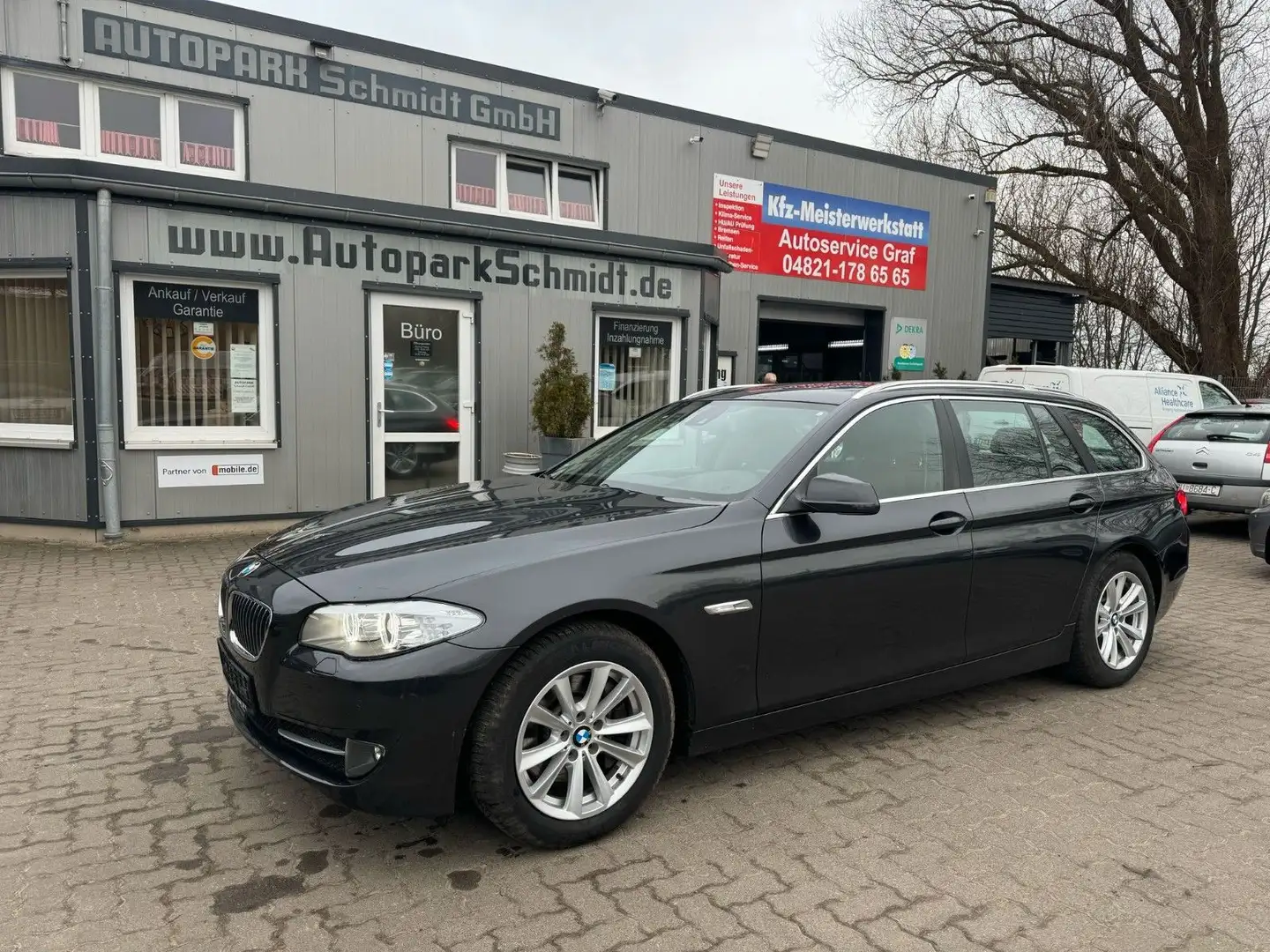 BMW 525 d T AUTOM°NAVI°TEMPOM°PANO°HUD°SZHG°PDC°XENON Grau - 1