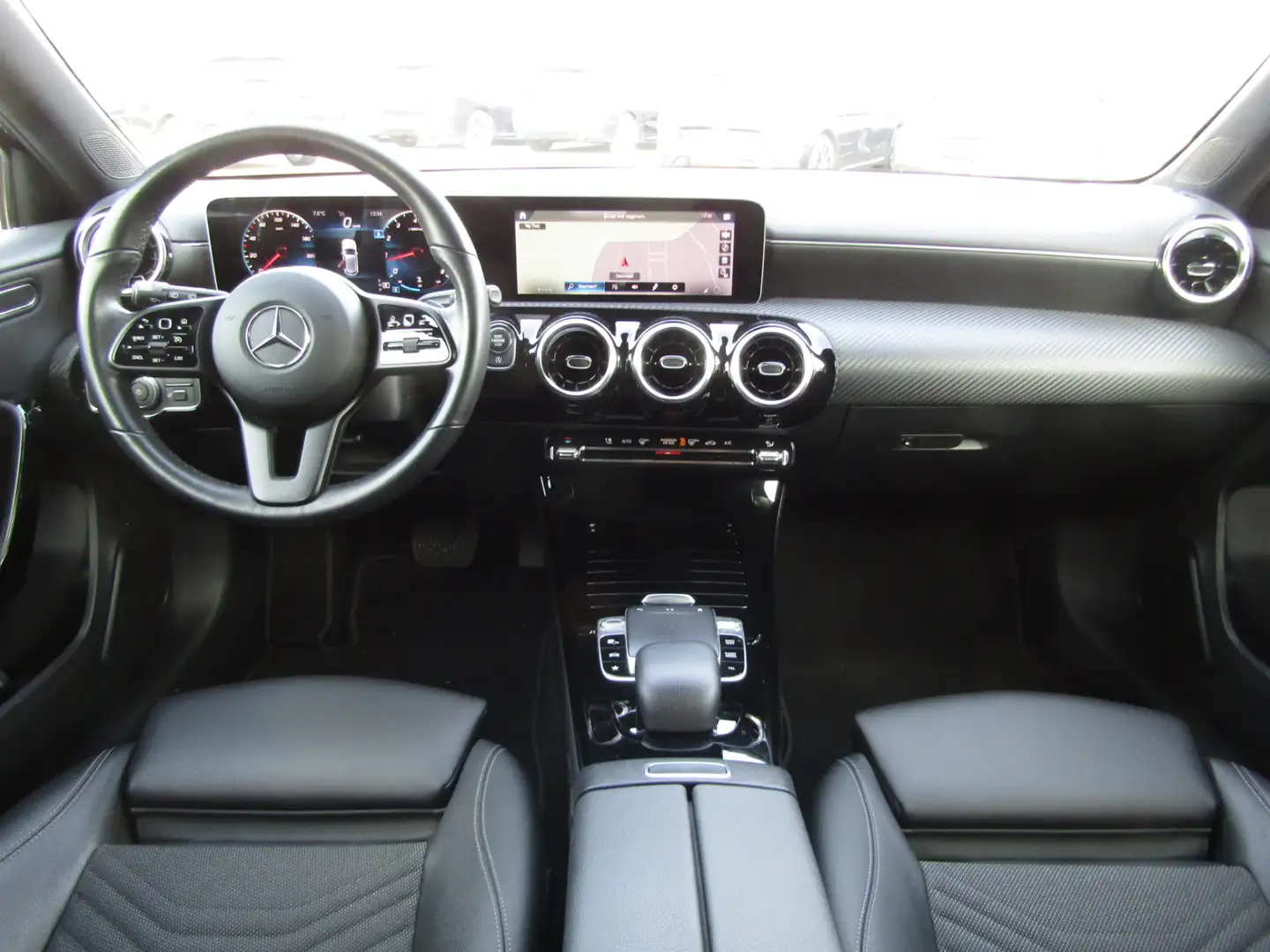 Mercedes-Benz A 200 AUT7 Business Solution Plus Upgrade WIDESCREEN DAB Grijs - 2