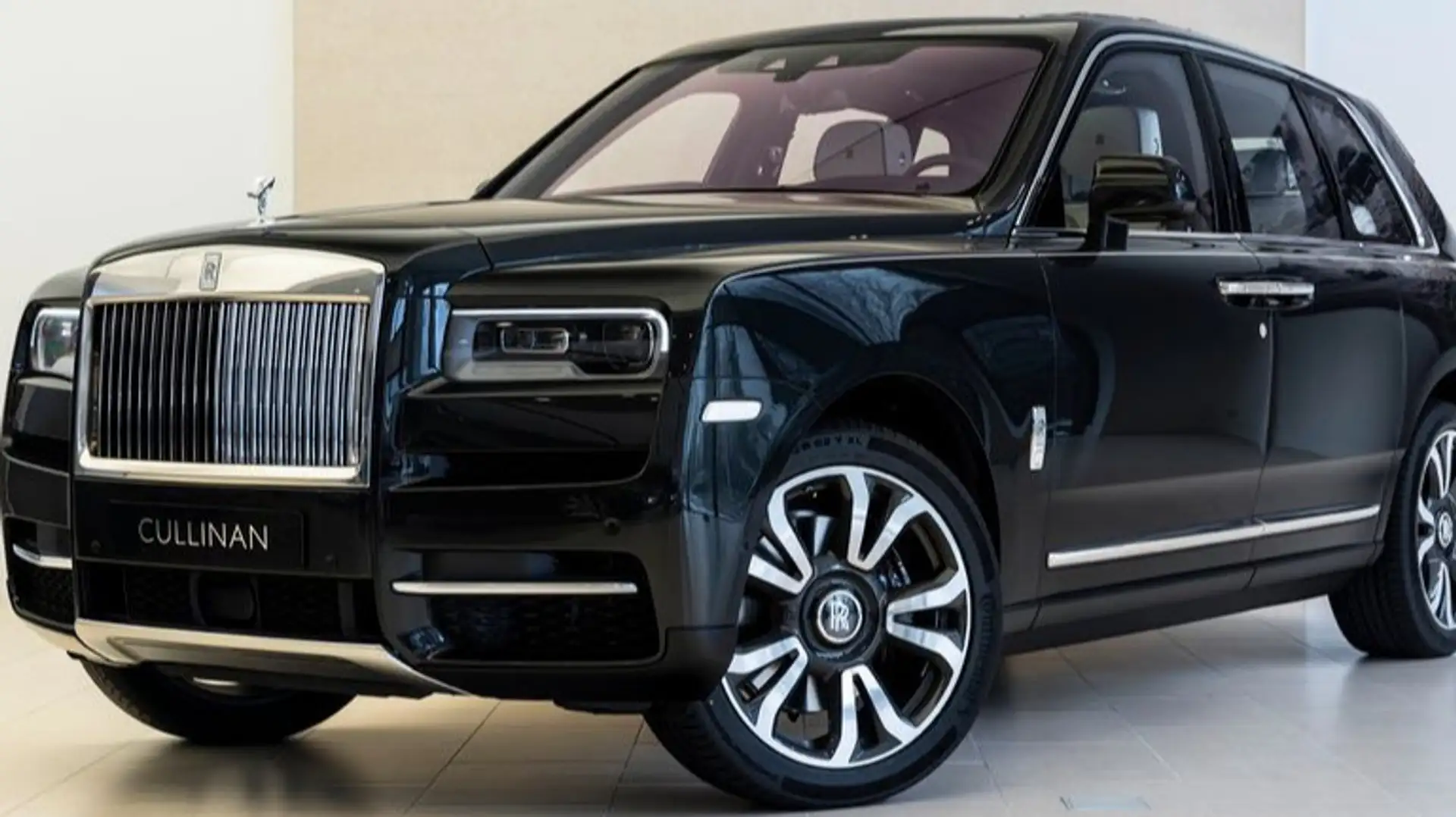 Rolls-Royce Cullinan Siyah - 2