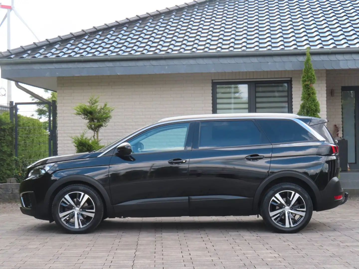 Peugeot 5008 Active *2. Hand / AHK / Kamera* Schwarz - 2