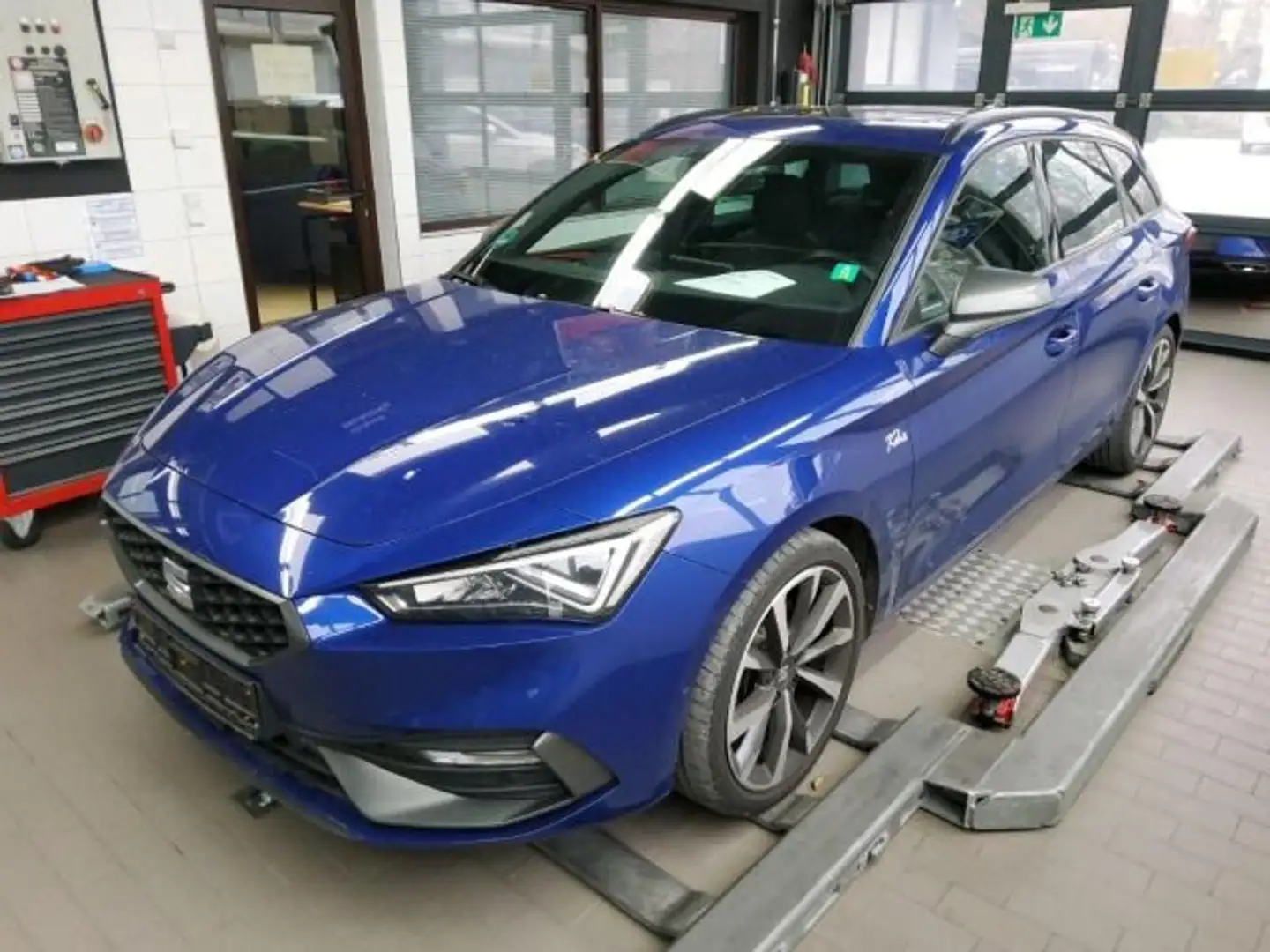 SEAT Leon Sportstourer 2.0 TDI DSG FR PANO KAMERA LM1 Bleu - 2