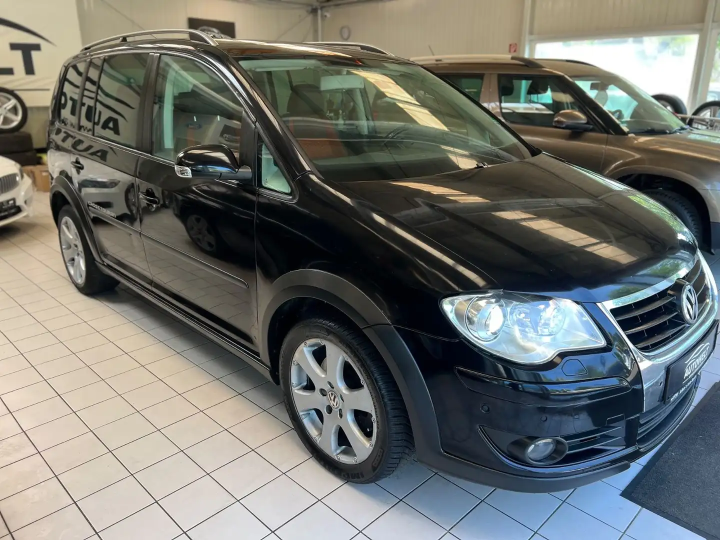 Volkswagen Touran CrossTouran*7-Sitz*TÜVneu*Klima*Xenon* Fekete - 1