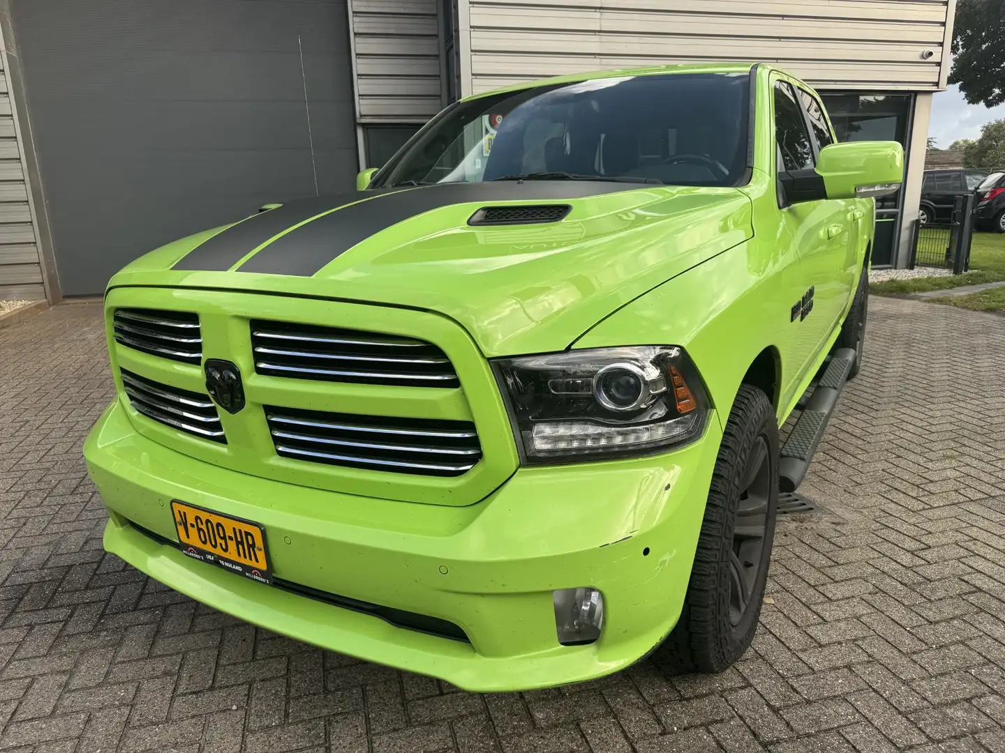 Dodge RAM 1500 5.7 V8 Crew Cab 5'7 - 1