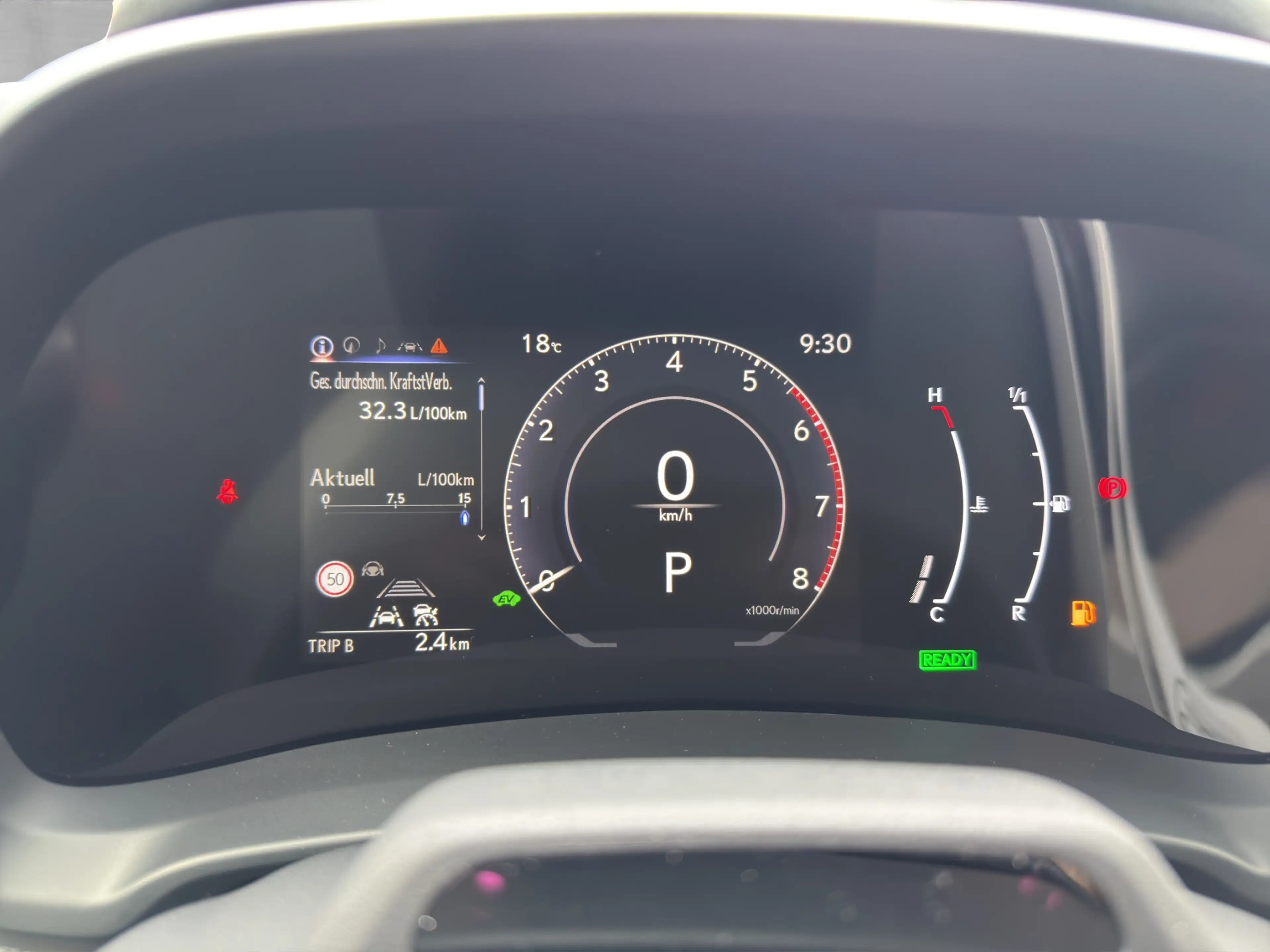 Lexus LBX LBX Basis 136 PS 2WD — photo 11