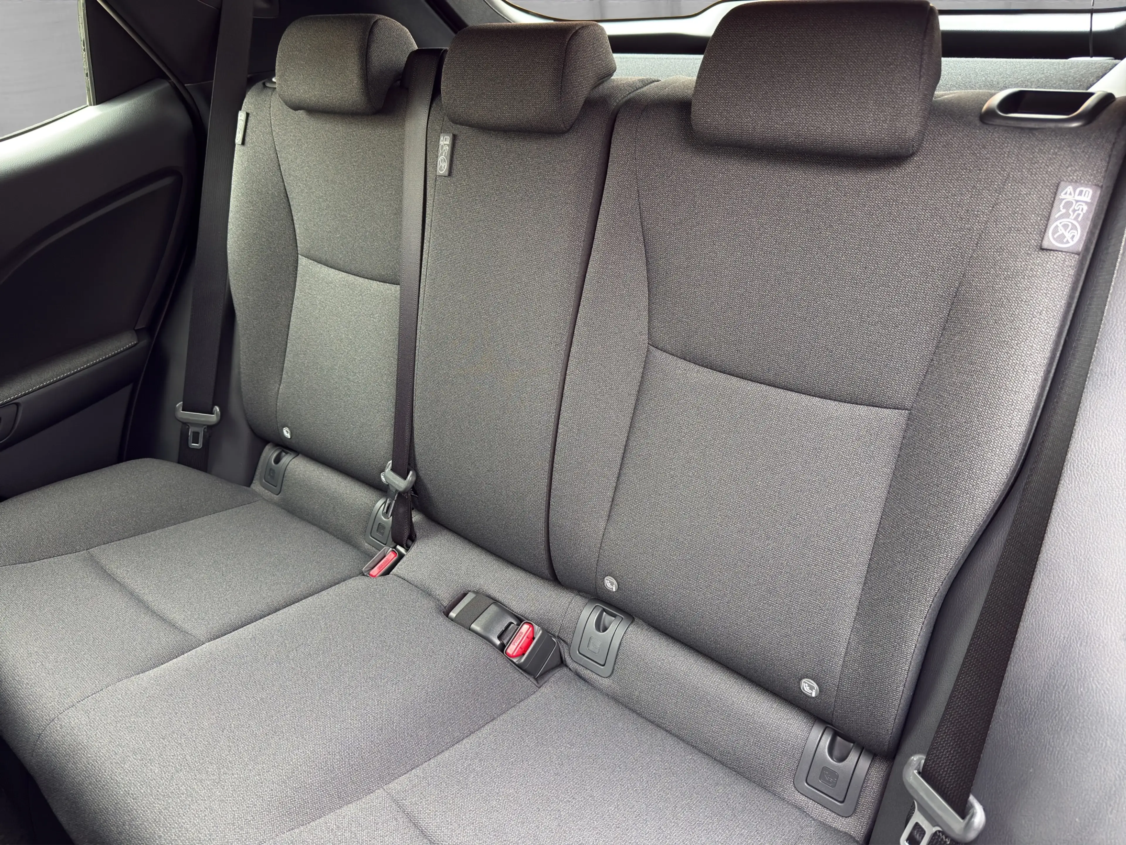 Lexus LBX LBX Basis 136 PS 2WD — photo 15