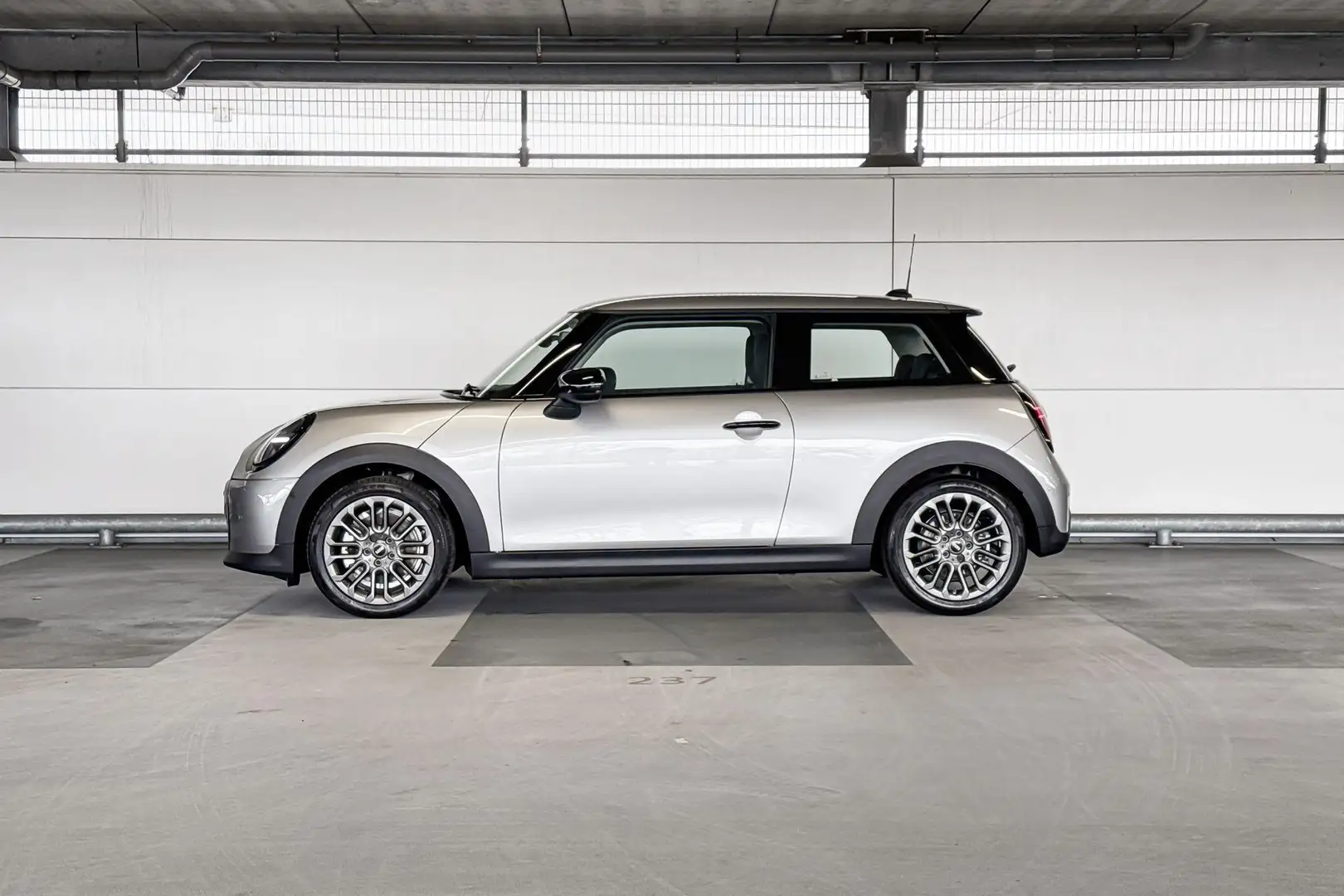 MINI Cooper 3-deurs 1.5 Cooper C Essential XS Grijs - 2