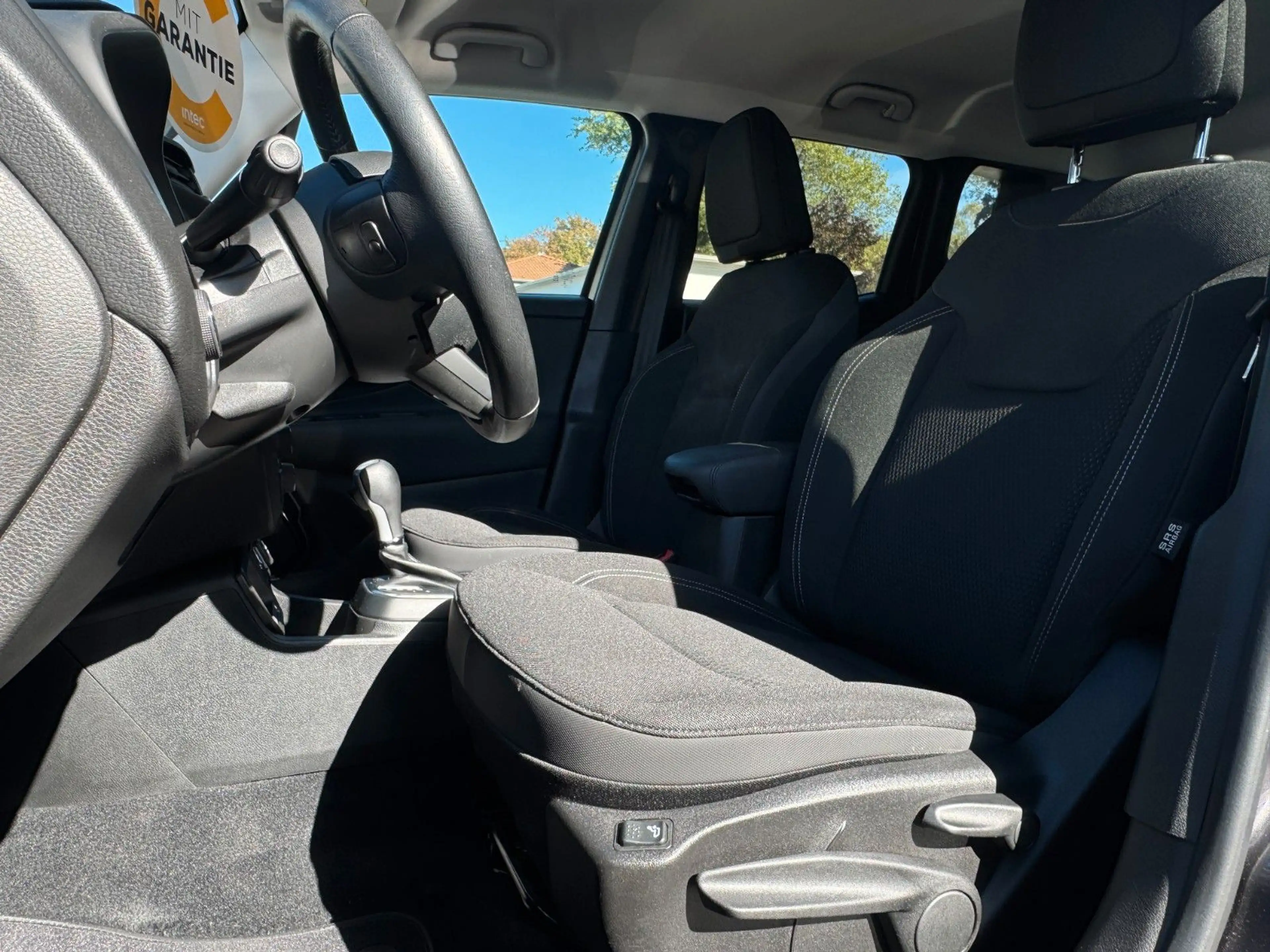 Jeep Renegade Limited FWD — photo 13