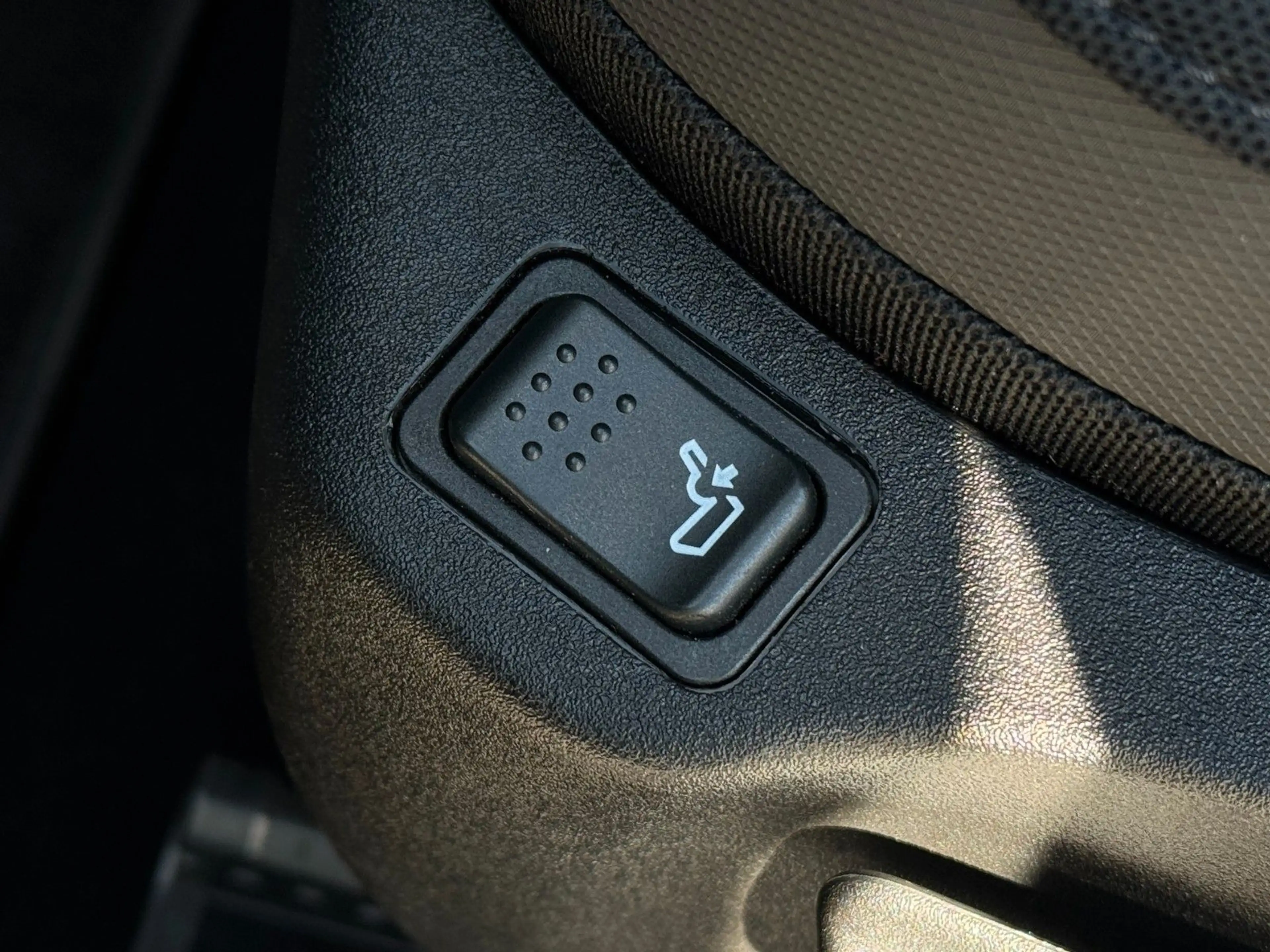 Jeep Renegade Limited FWD — photo 14