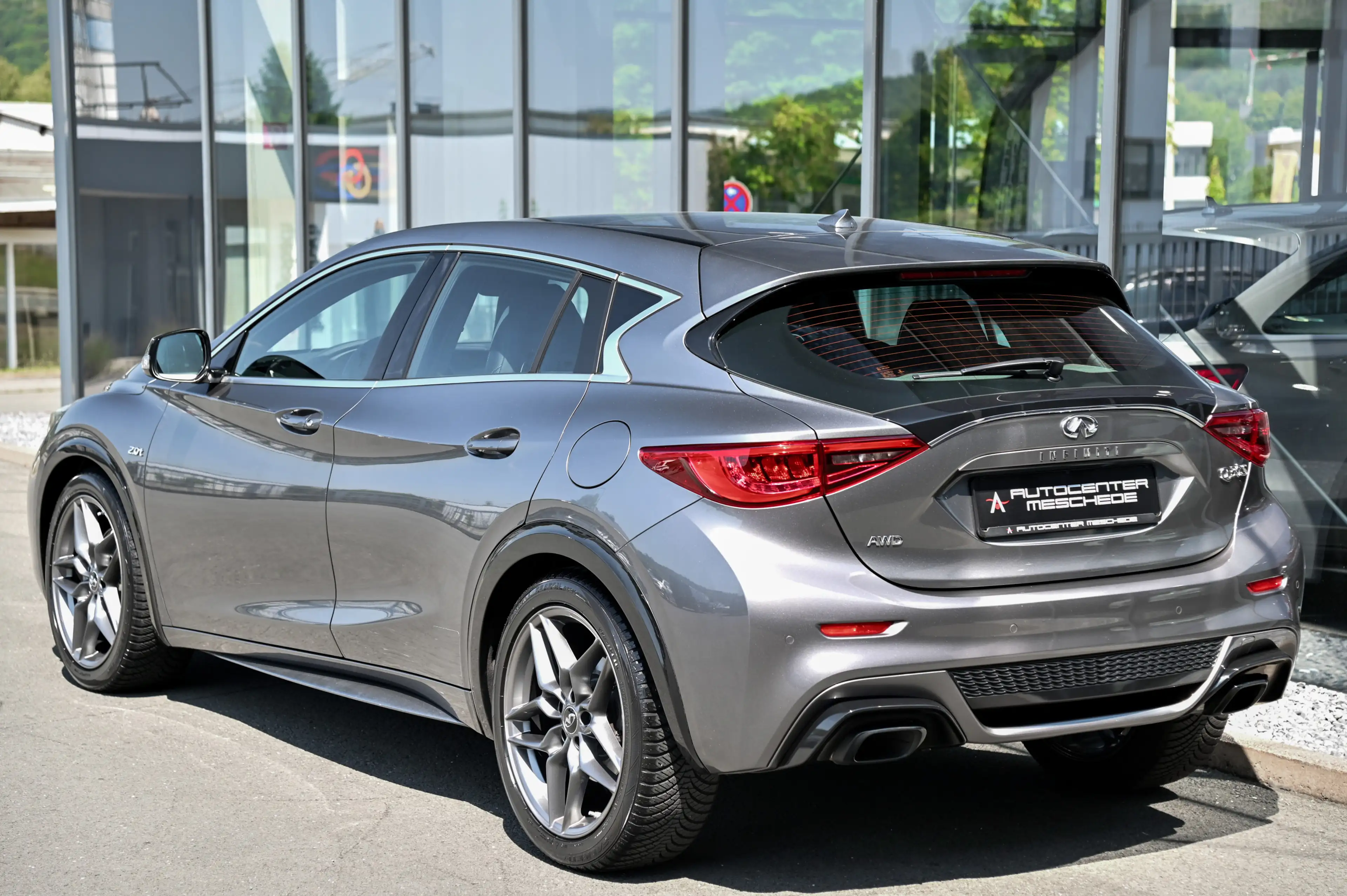 Infiniti Q30 S Sport 2.0t AWD Sport-Design-Paket* Pano* — photo 5