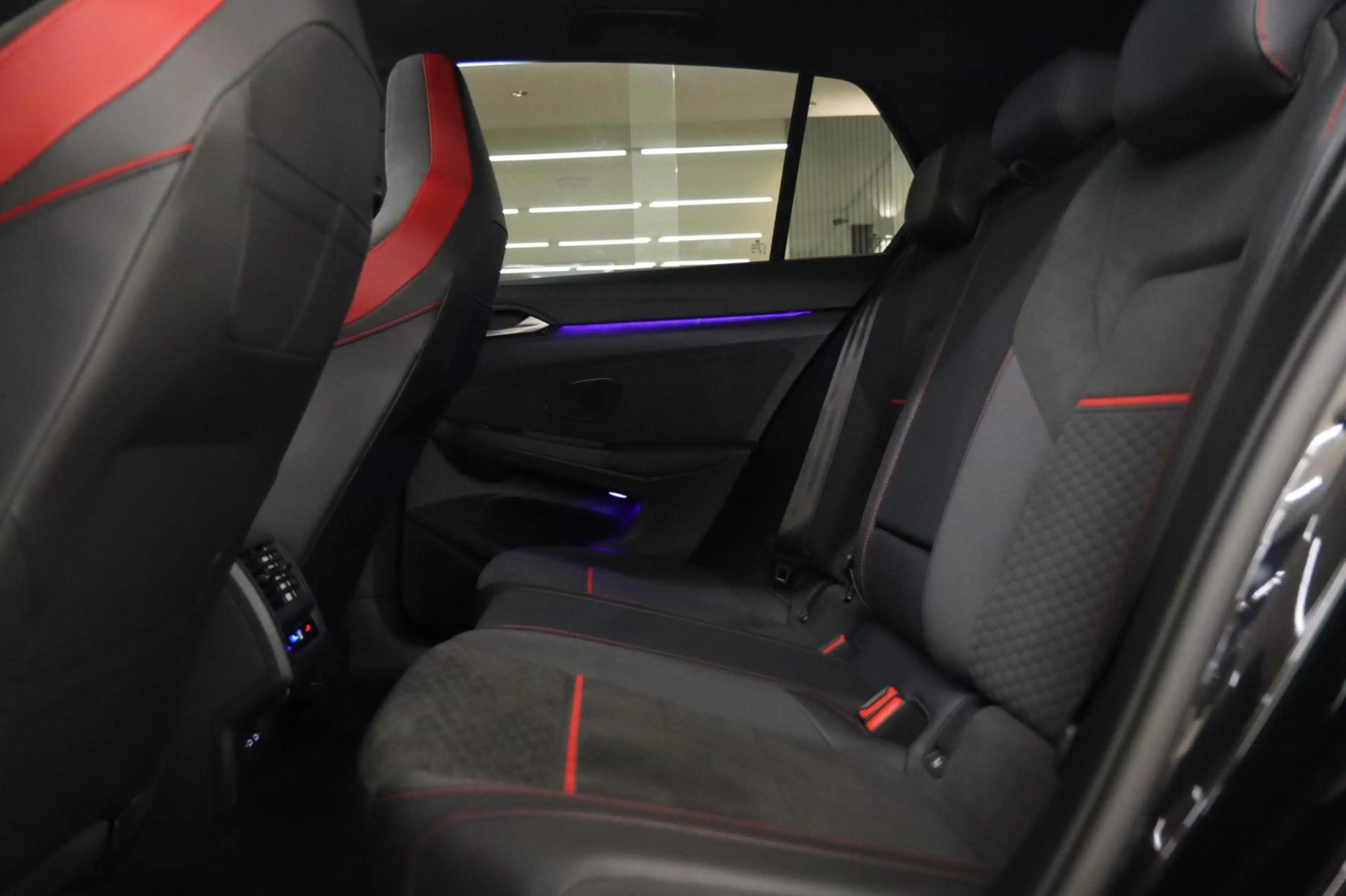 Volkswagen Golf GTI 2.0 TSI CLUBSPORT /NURBURGRING/PANO/IQ-LIGHT/HUD/H — photo 15