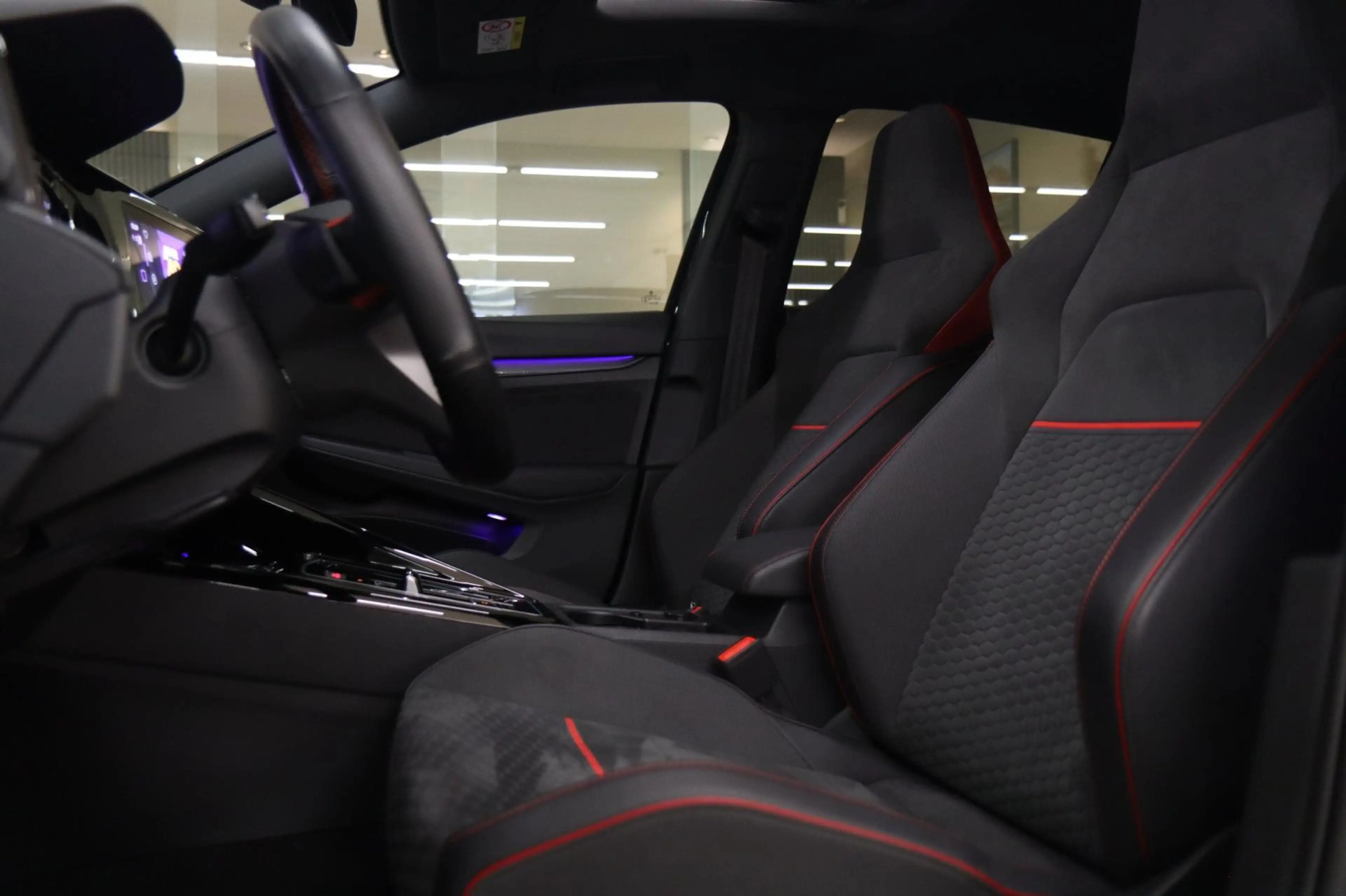 Volkswagen Golf GTI 2.0 TSI CLUBSPORT /NURBURGRING/PANO/IQ-LIGHT/HUD/H — photo 13