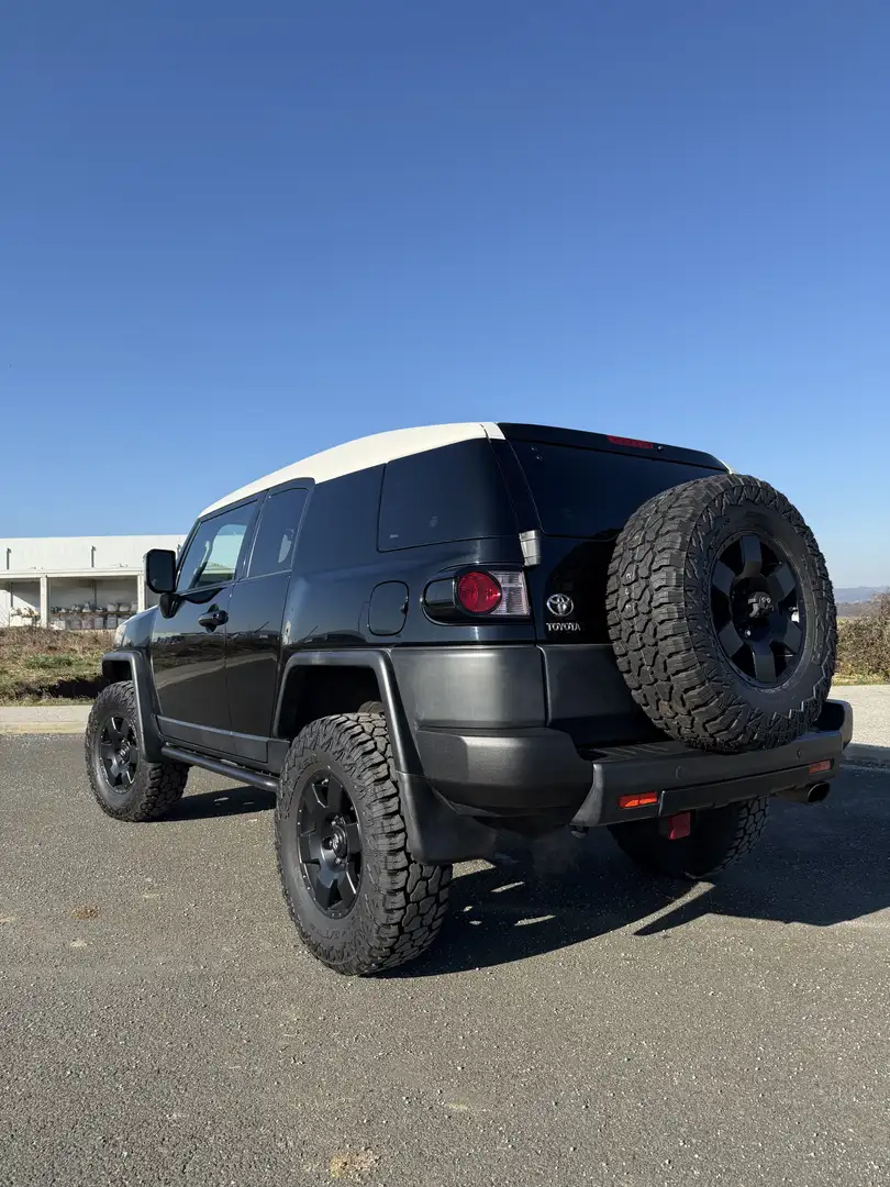 Toyota FJ Cruiser - 2