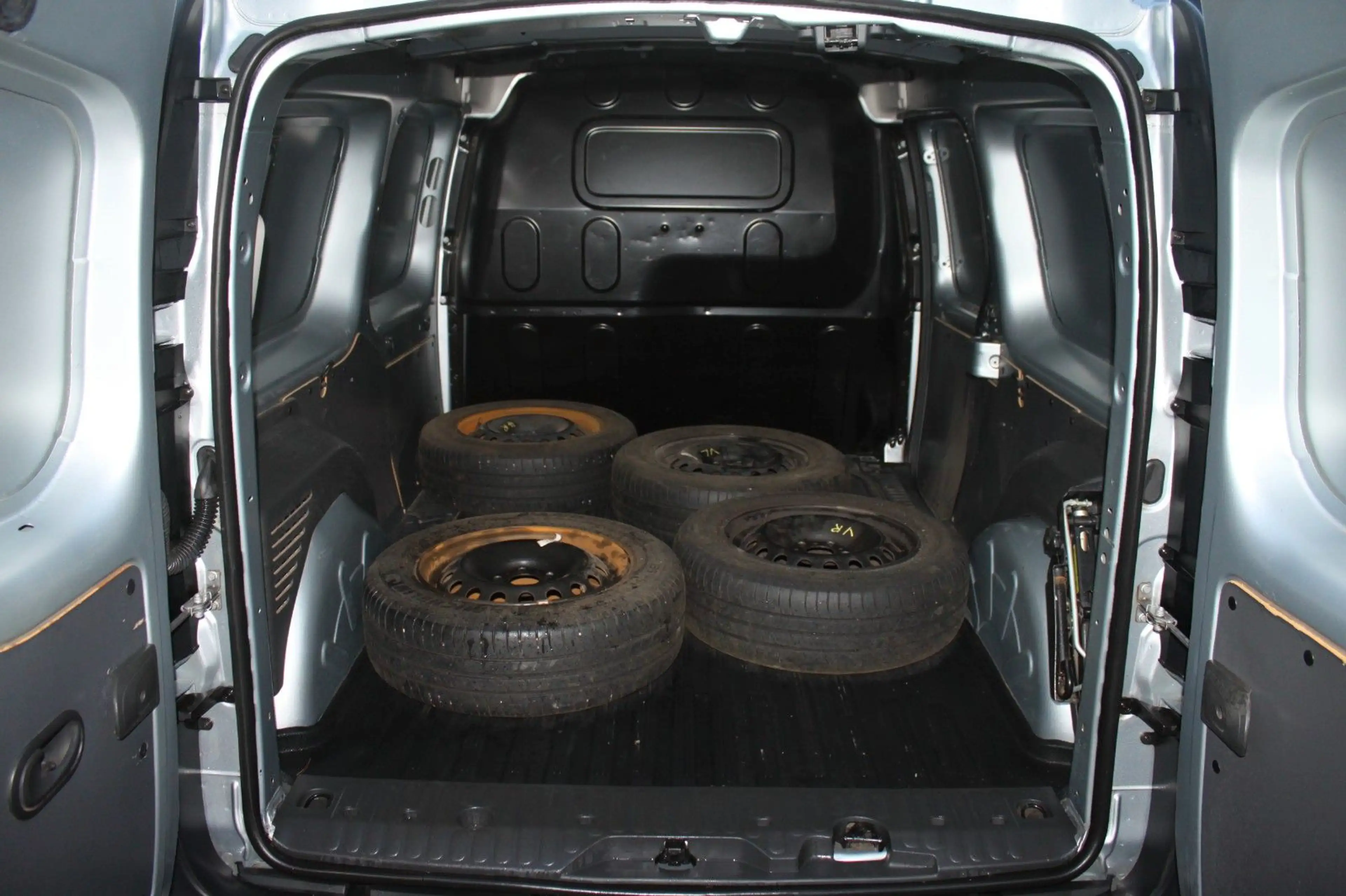 Nissan NV250 Kastenwagen L2H1 2,2t Comfort — photo 6