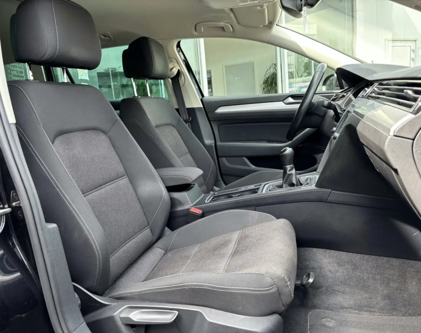 Volkswagen Passat Variant 1.4 TSI ACT Bns Ed Navi Adaptive cruise Pdc Blueto Schwarz - 2