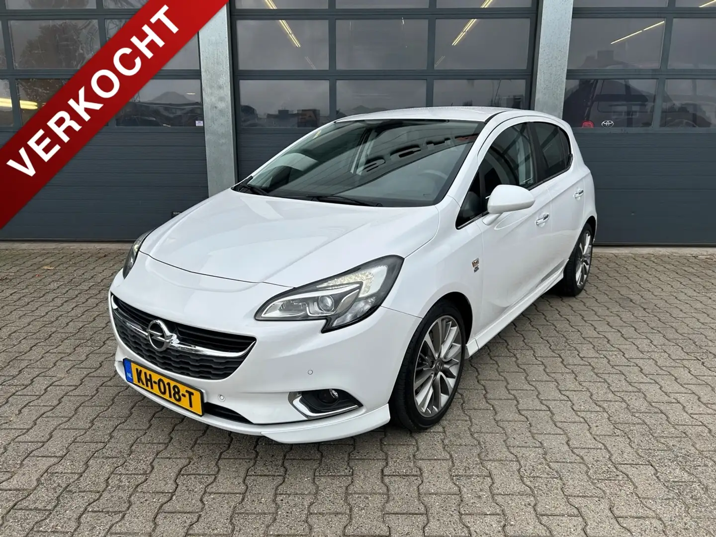 Opel Corsa 1.0 Turbo 90pk Innovation / OPC line Wit - 1
