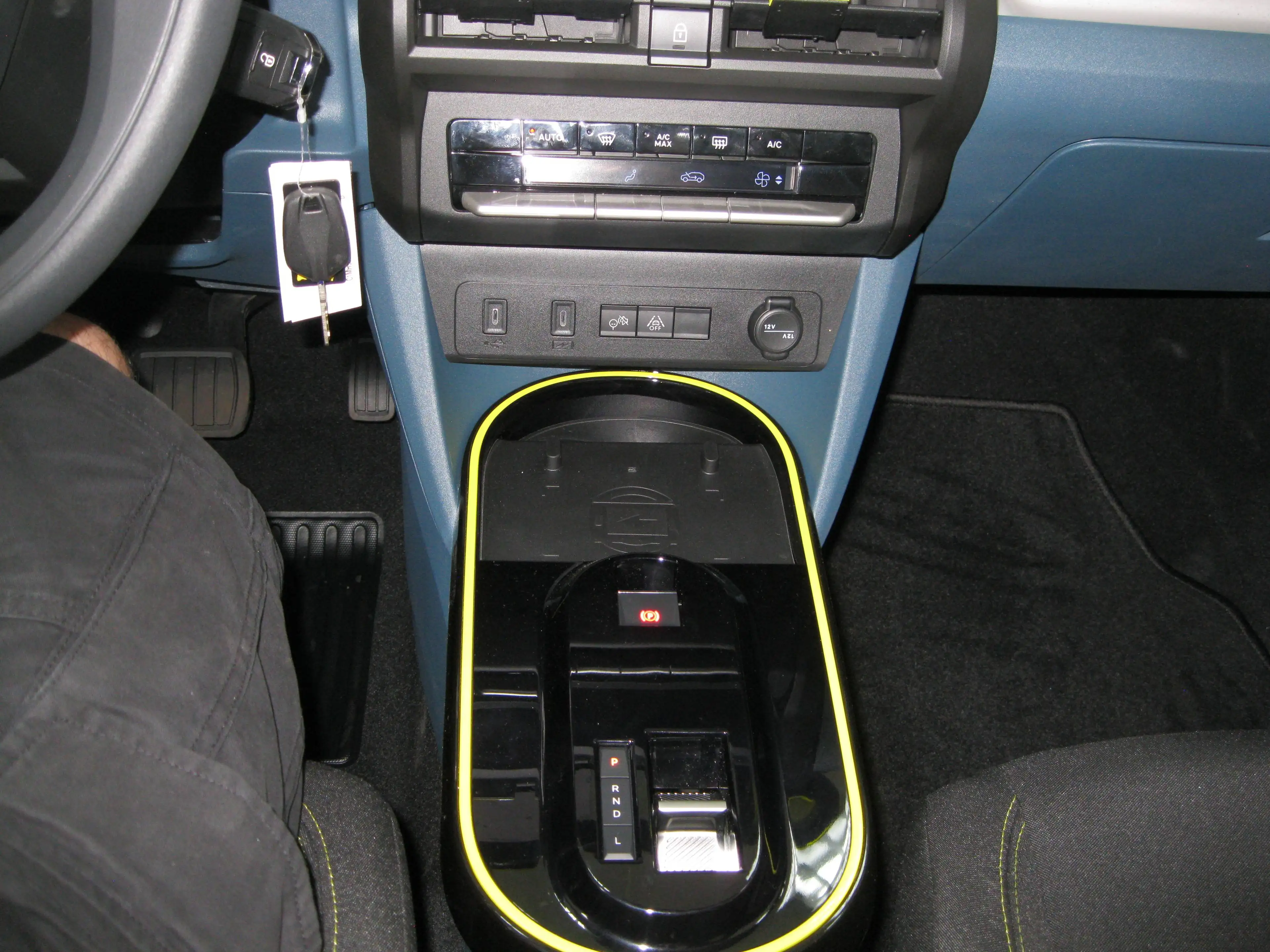 Fiat Grande Panda 1.2 Hybrid Automatik 81KW Business Edition LED-ZV-NAVI-PDC — photo 9