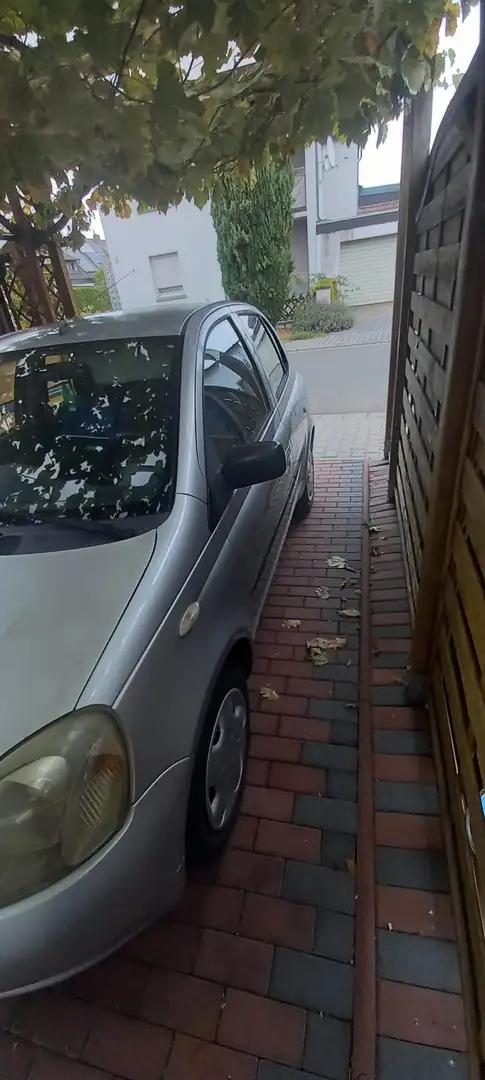 Toyota Yaris Yaris 1.3 linea sol Silber - 1