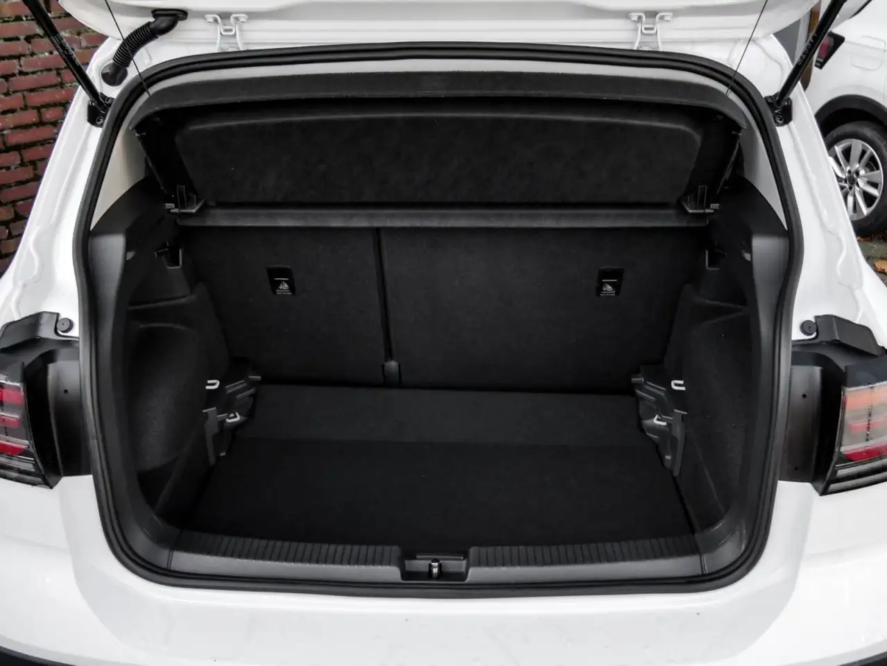 Volkswagen T-Cross Life 1.0 TSI LED Navi AHK TravelAss. 17" Ganzj.... 15
