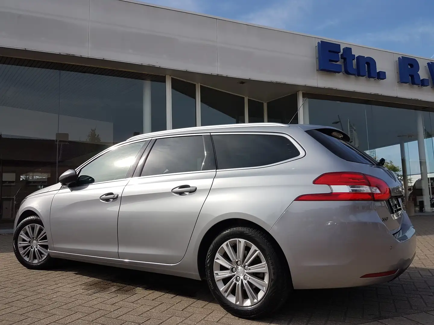 Peugeot 308 1.2 SW EAT8 CAMERA VIRTUAL PDC GPS CR DAB Gris - 1