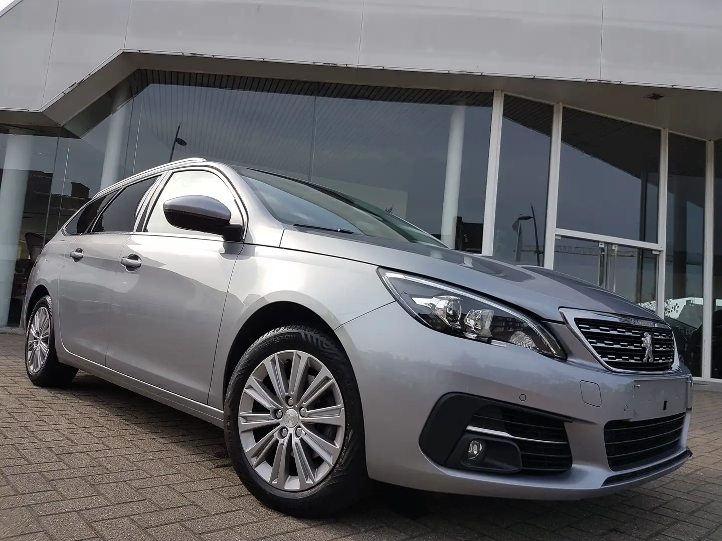 Peugeot 308 1.2 SW EAT8 CAMERA VIRTUAL PDC GPS CR DAB Gris - 2